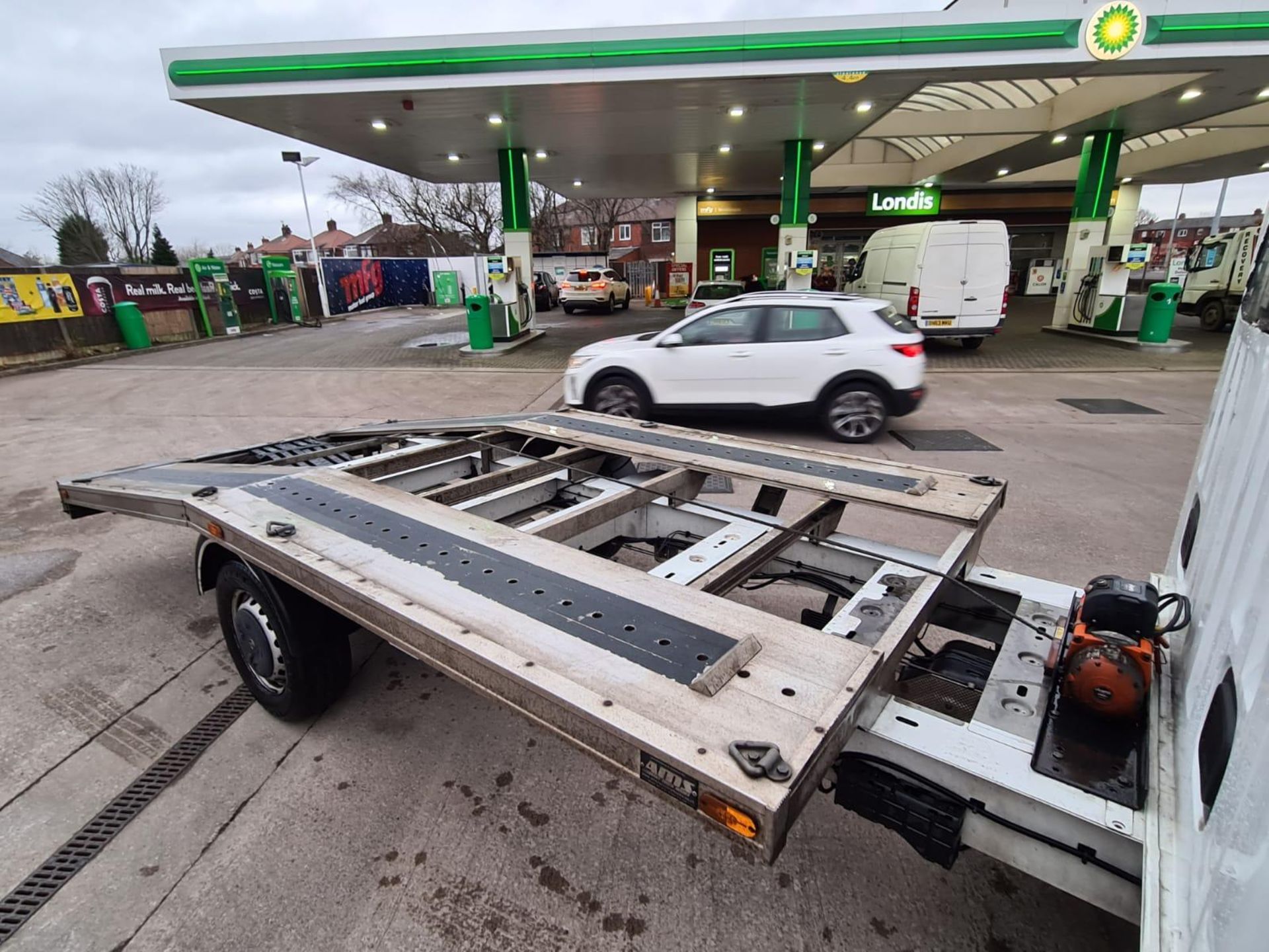 2017/17 REG NISSAN NV400 SE DCI 2.3 DIESEL WHITE BEAVERTAIL RECOVERY TRUCK, SHOWING 3 FORMER KEEPERS - Image 4 of 13