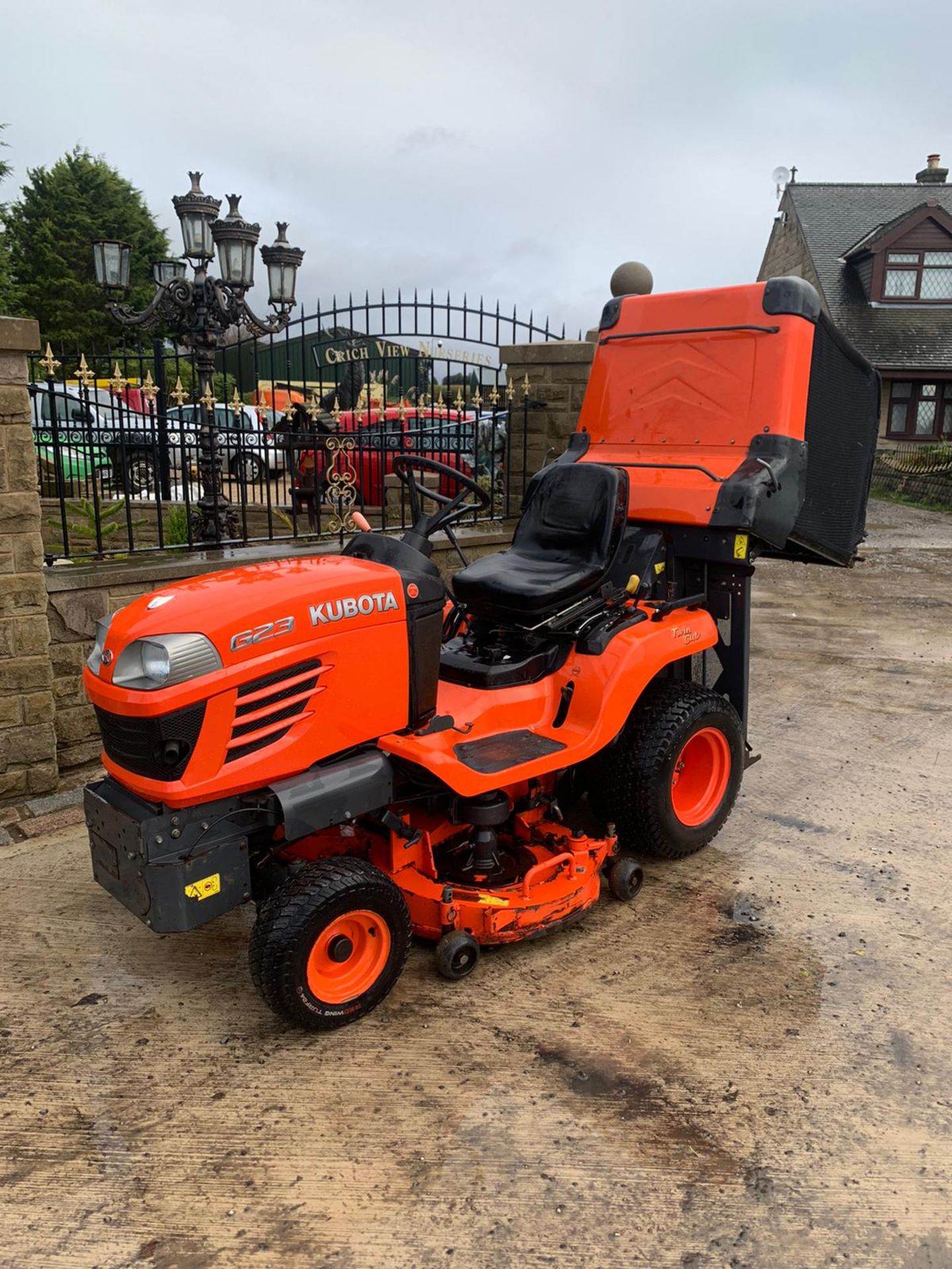 KUBOTA G23 RIDE ON LAWN MOWER, RUNS, DRIVES AND CUTS, CLEAN MACHINE *PLUS VAT* - Image 2 of 5