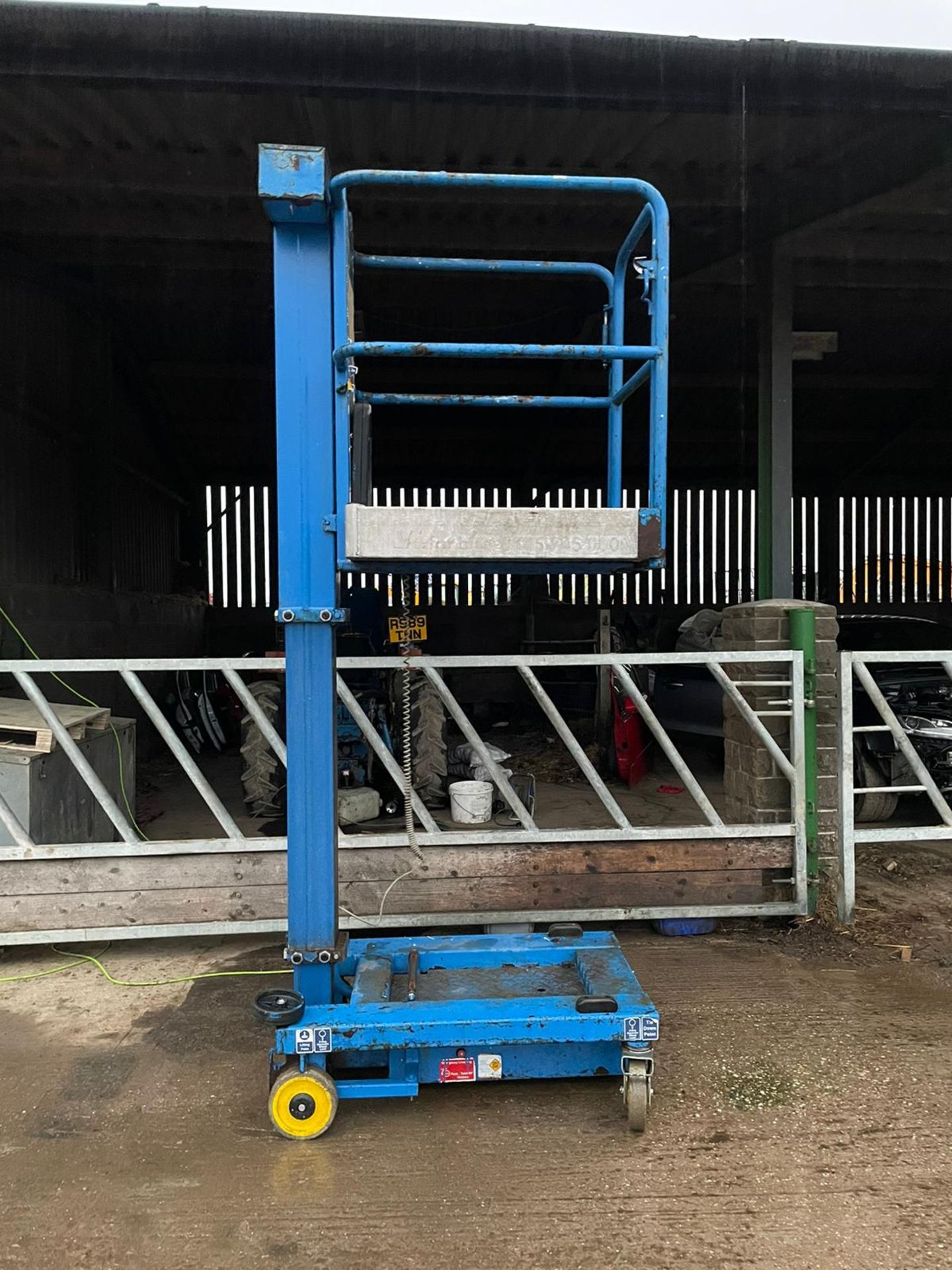 2010 POWERTOWER NANO ELECTRIC SCISSOR LIFT, GOOD CONDITION, ALL WORKS *PLUS VAT* - Image 5 of 8