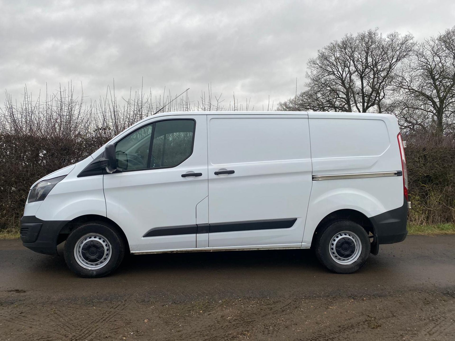 2014/14 REG FORD TRANSIT CUSTOM 290 ECO-TECH 2.2 DIESEL WHITE PANEL VAN, SHOWING 2 FORMER KEEPERS - Image 3 of 10