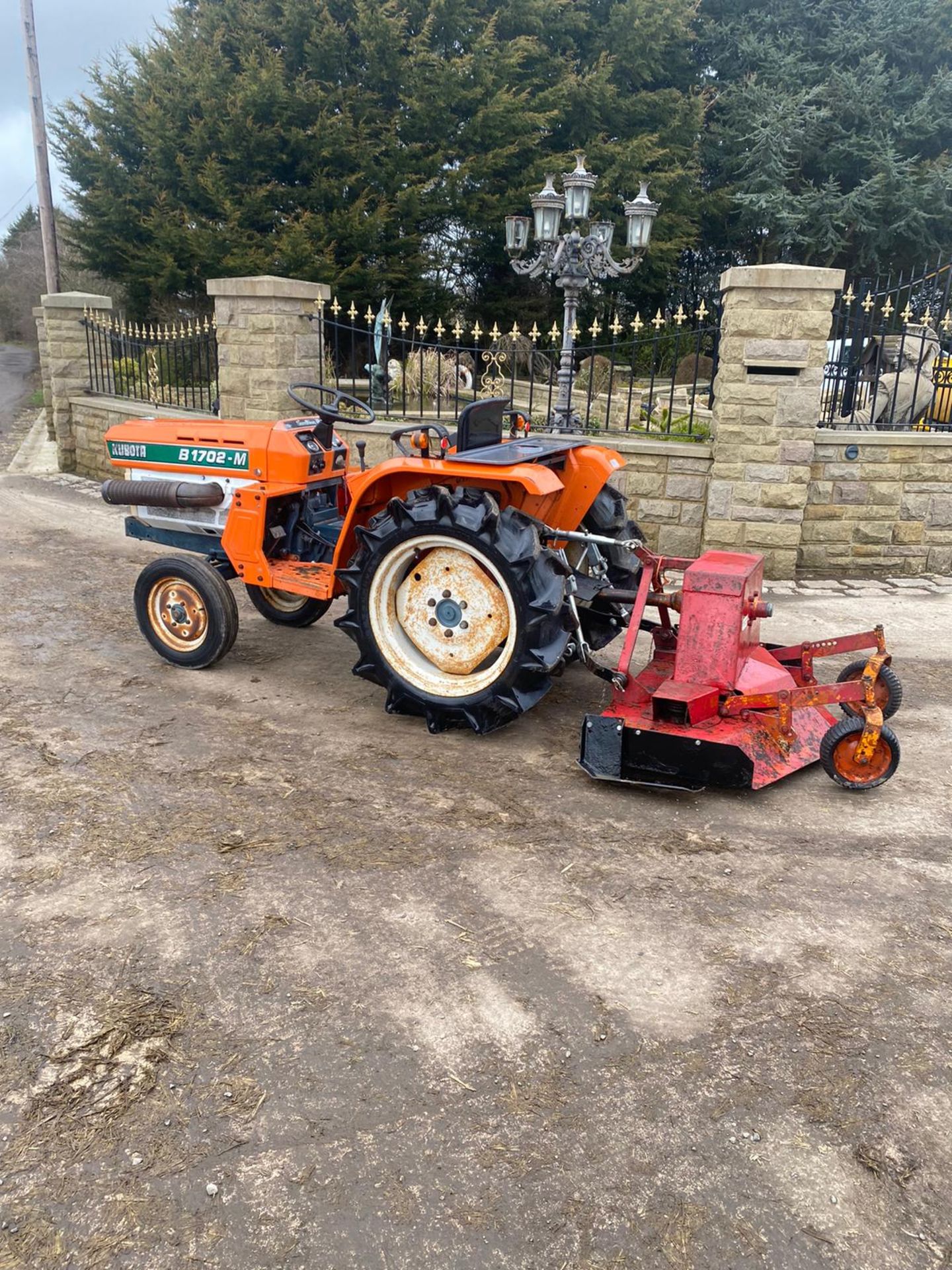 KUBOTA B1702 COMPACT TRACTOR, RUNS, DRIVES AND CUTS *NO VAT* - Image 8 of 9