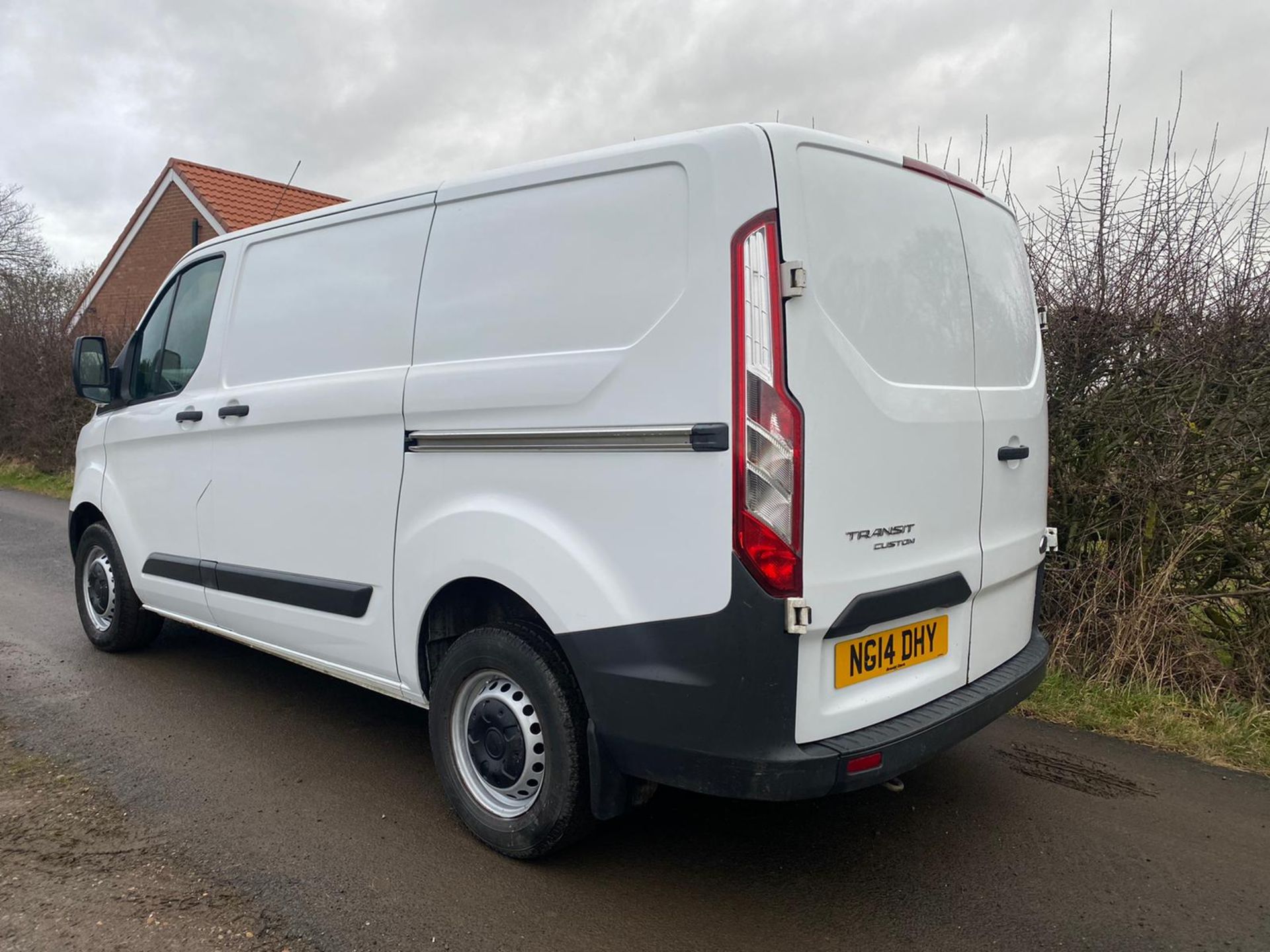 2014/14 REG FORD TRANSIT CUSTOM 290 ECO-TECH 2.2 DIESEL WHITE PANEL VAN, SHOWING 2 FORMER KEEPERS - Image 4 of 10