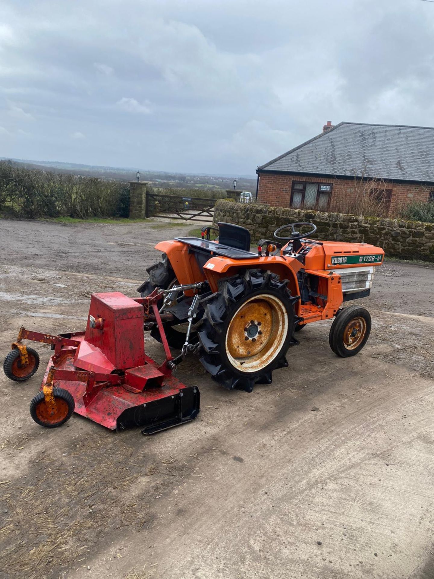 KUBOTA B1702 COMPACT TRACTOR, RUNS, DRIVES AND CUTS *NO VAT* - Image 7 of 9