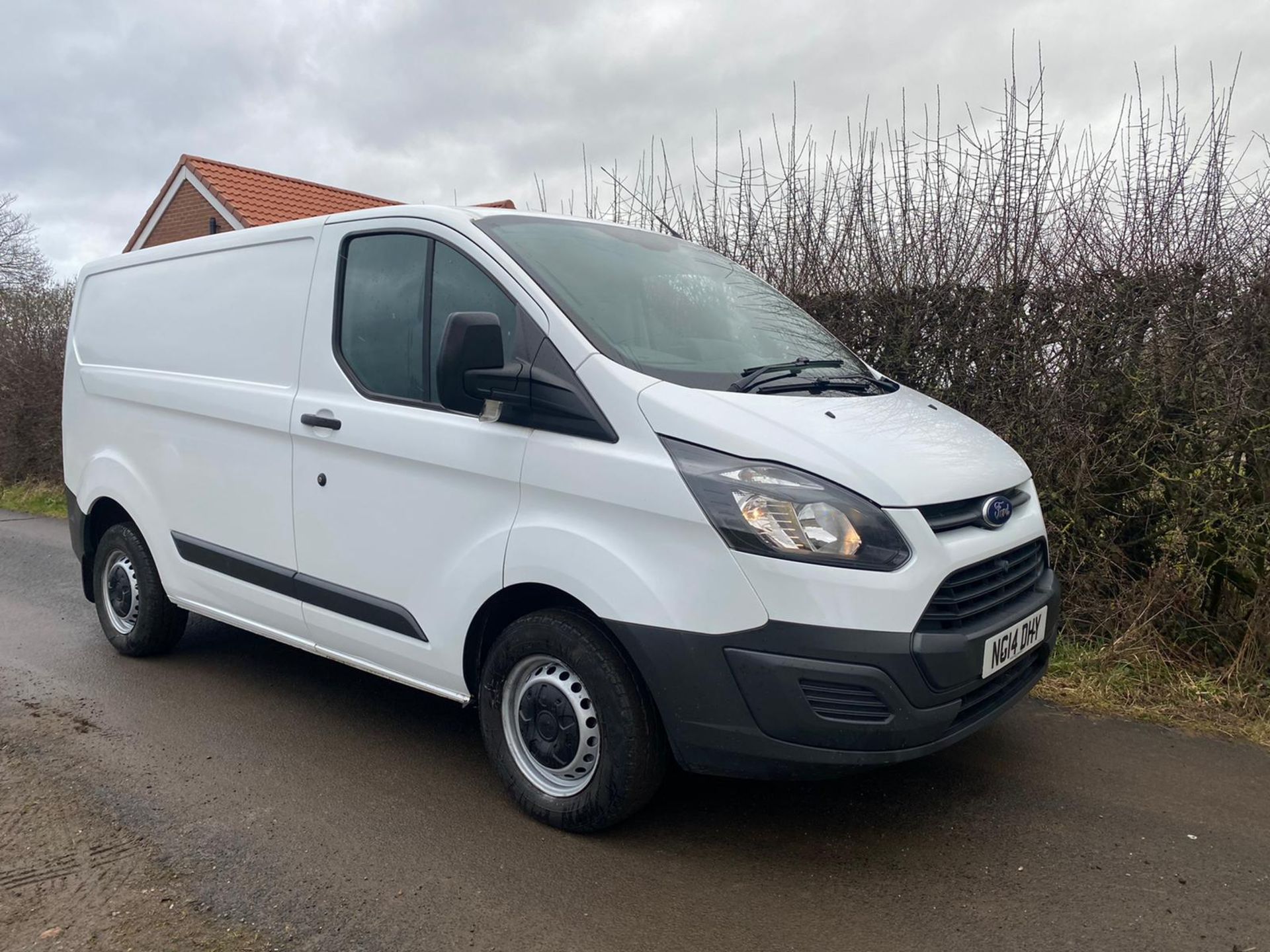 2014/14 REG FORD TRANSIT CUSTOM 290 ECO-TECH 2.2 DIESEL WHITE PANEL VAN, SHOWING 2 FORMER KEEPERS