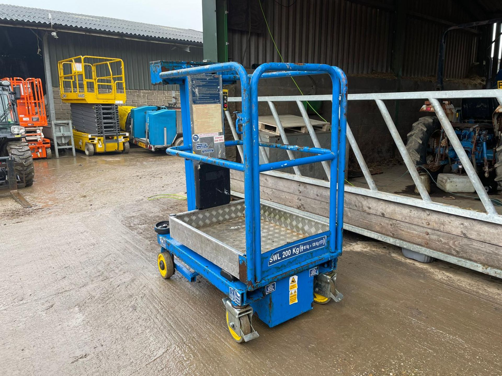 2010 POWERTOWER NANO ELECTRIC SCISSOR LIFT, GOOD CONDITION, ALL WORKS *PLUS VAT* - Image 2 of 8