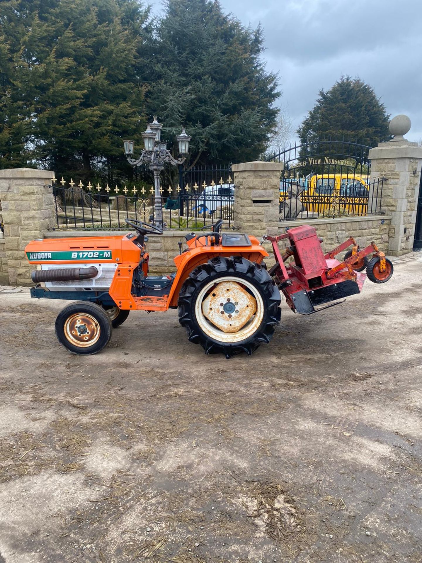 KUBOTA B1702 COMPACT TRACTOR, RUNS, DRIVES AND CUTS *NO VAT* - Image 2 of 9