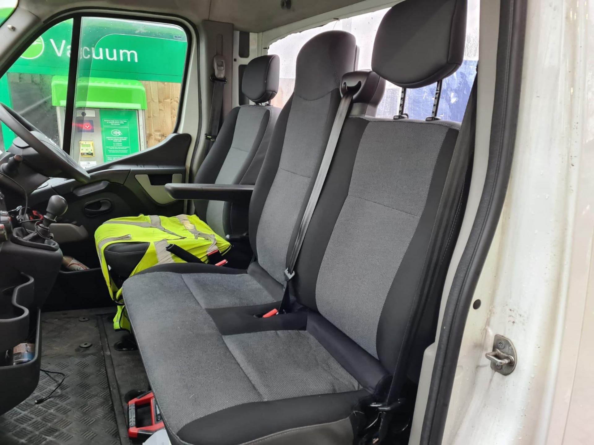 2017/17 REG NISSAN NV400 SE DCI 2.3 DIESEL WHITE BEAVERTAIL RECOVERY TRUCK, SHOWING 3 FORMER KEEPERS - Image 8 of 13