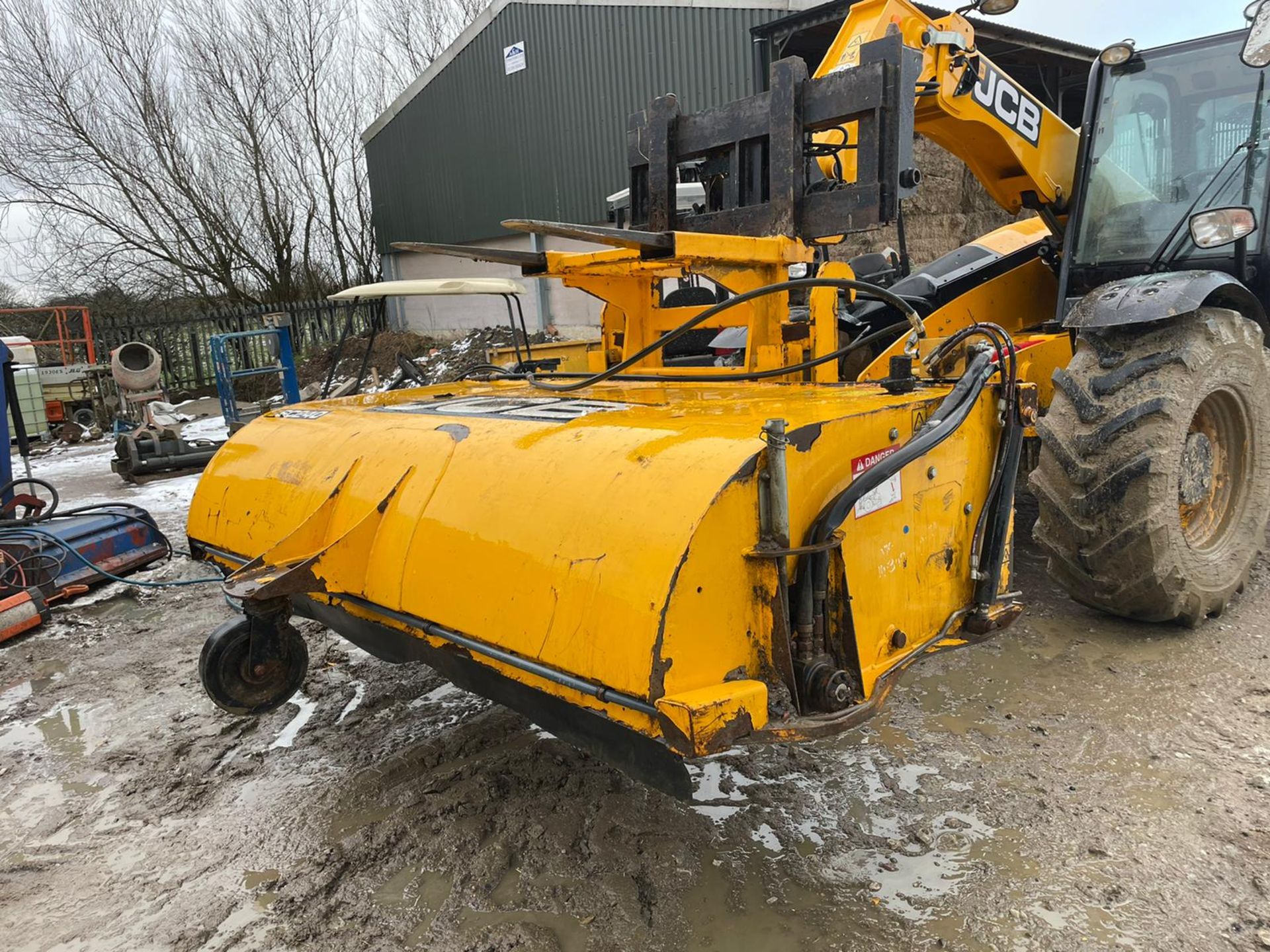 2014 JCB SC240 SWEEPER BUCKET, SUITABLE FOR JCB QUICK HITCH OR PALLET FORKS, CLEAN MACHINE *PLUS VAT - Image 3 of 5