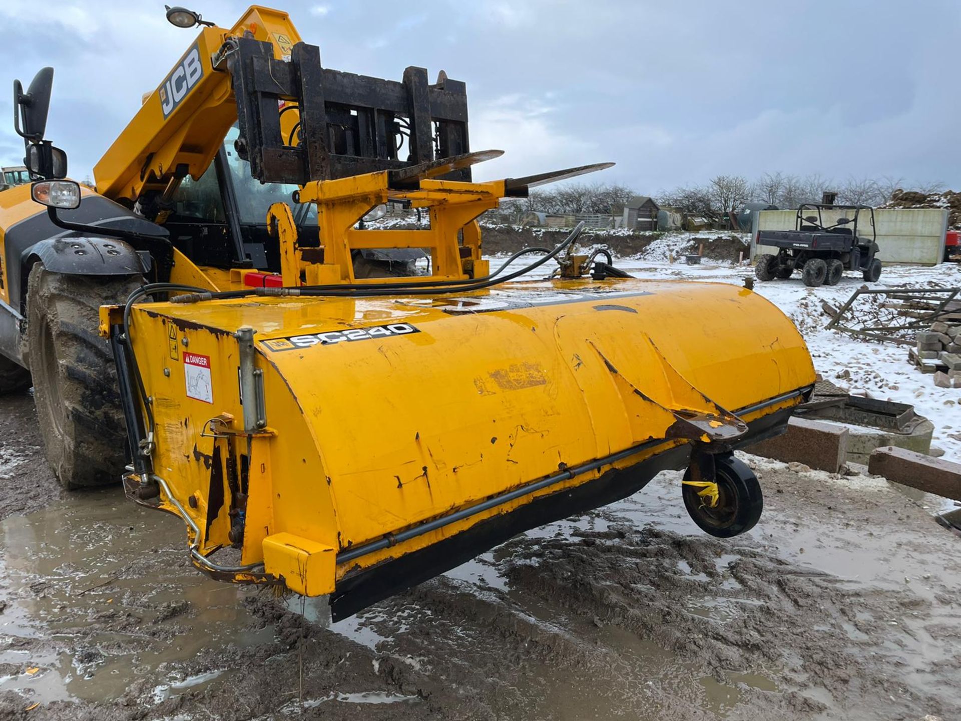 2014 JCB SC240 SWEEPER BUCKET, SUITABLE FOR JCB QUICK HITCH OR PALLET FORKS, CLEAN MACHINE *PLUS VAT