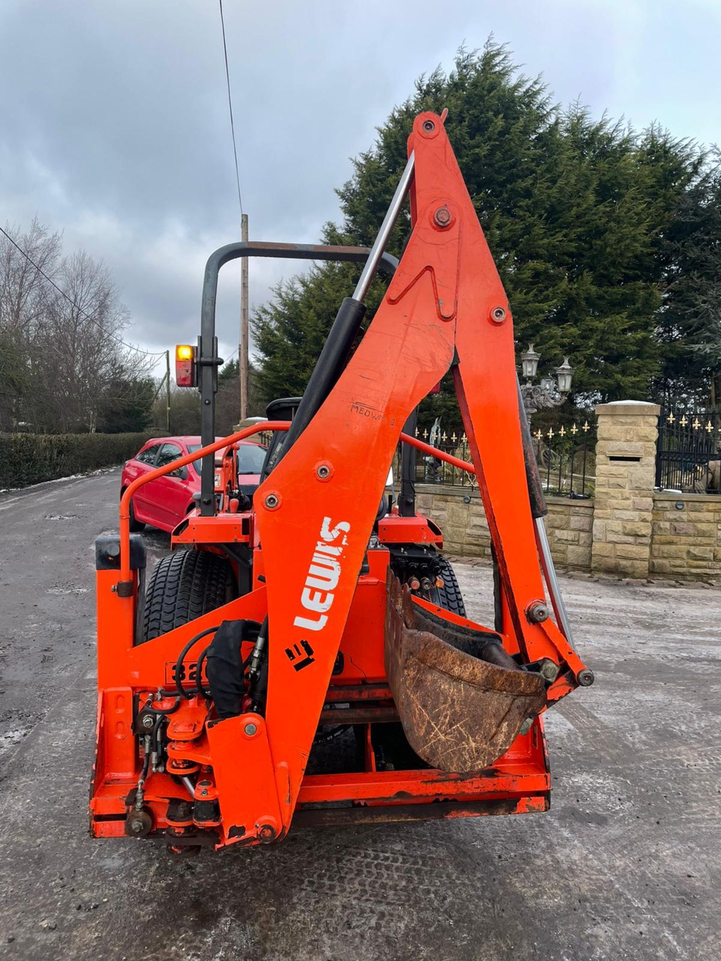 2012 KUBOTA STV40 LOADER TRACTOR 641 HOURS FROM NEW 40HP COMES WITH FRONT LOADER AND REAR BACKO - Image 4 of 9