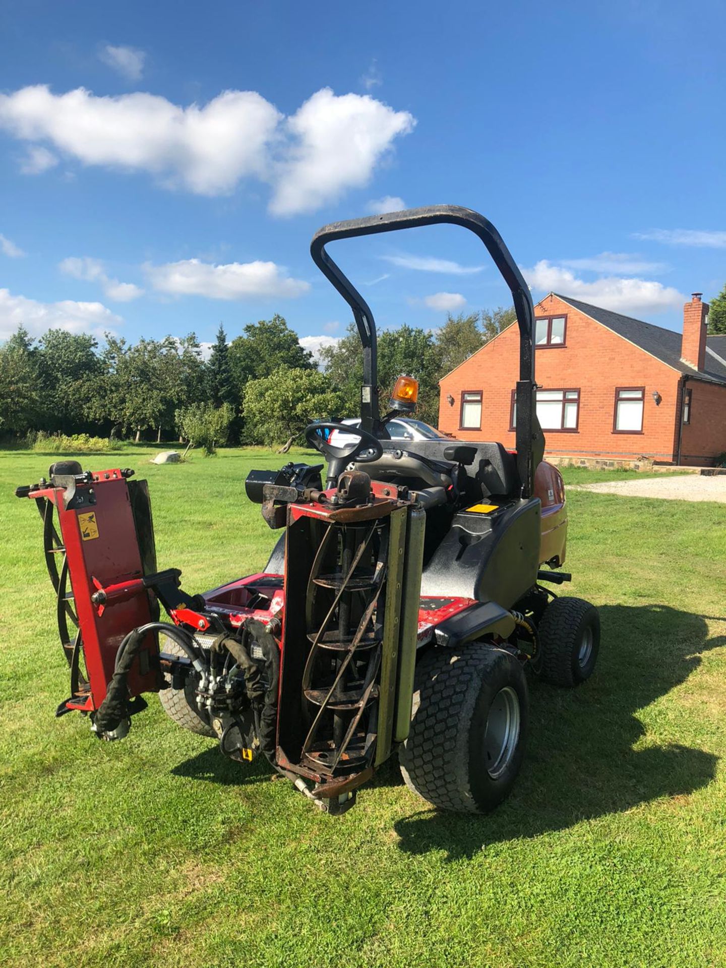 2014 TORO LT3340 RIDE ON LAWN MOWER, RUNS, DRIVES AND CUTS *PLUS VAT* - Image 2 of 4