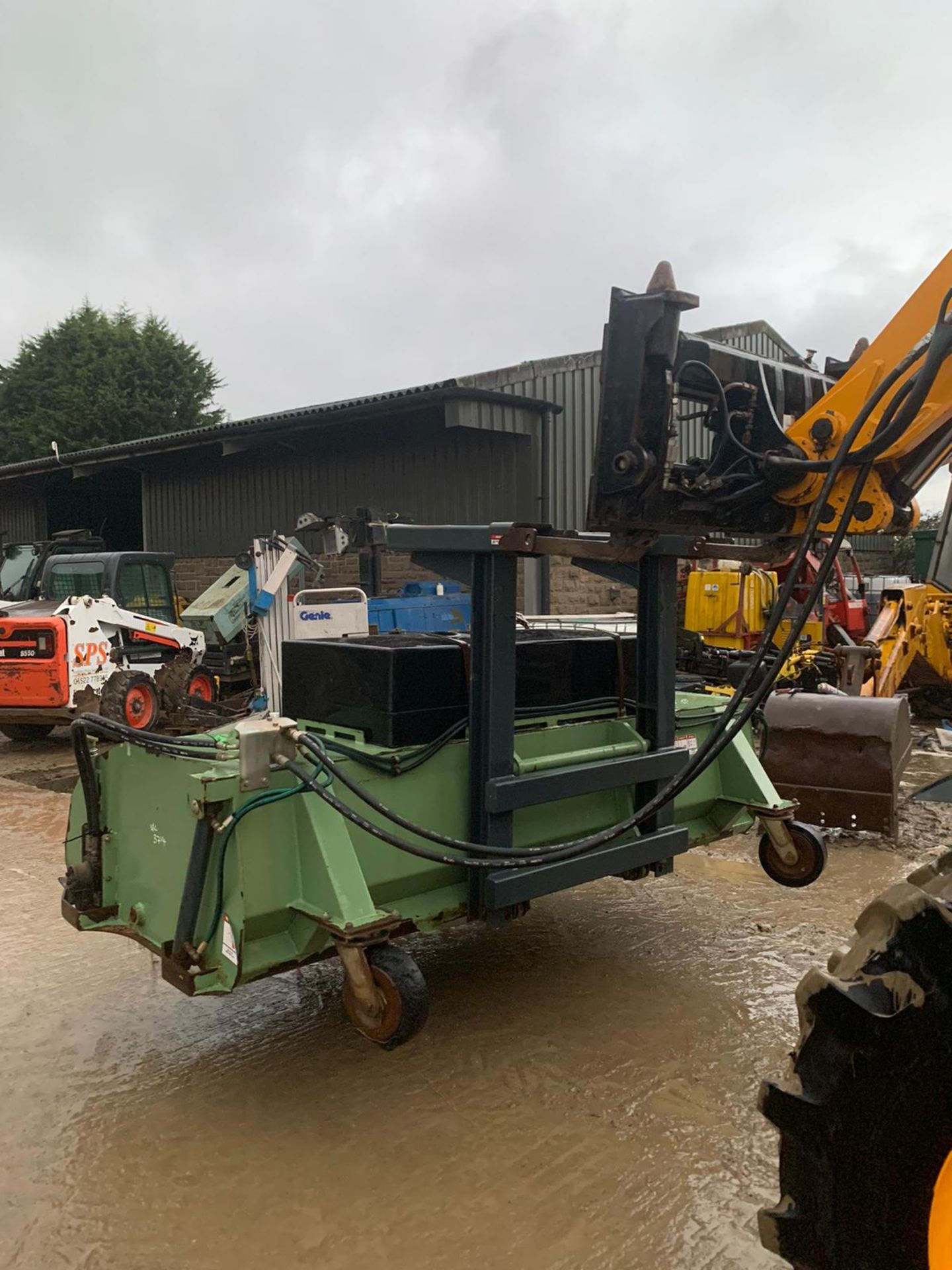 DMX SWEEPER SOLUTION SWEEPER BUCKET, ALL WORKS, HYDRAULIC DRIVEN, SUITABLE FOR PALLET FORKS - Image 6 of 6