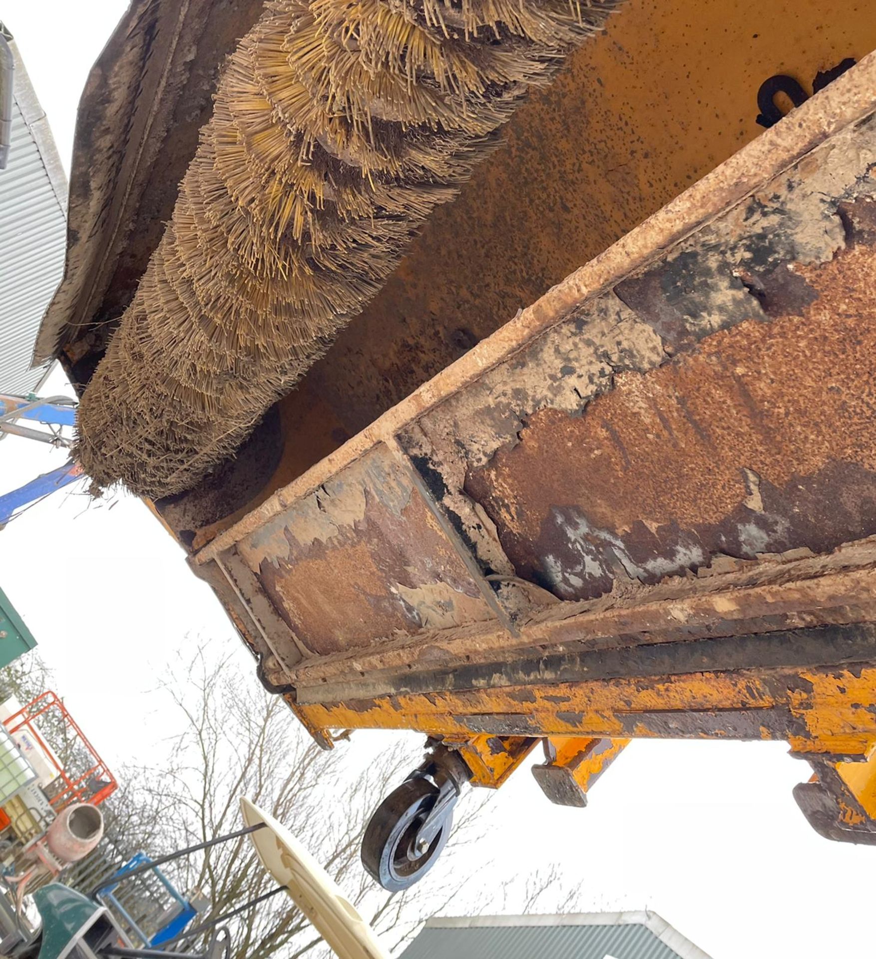 2014 JCB SC240 SWEEPER BUCKET, SUITABLE FOR JCB QUICK HITCH OR PALLET FORKS, CLEAN MACHINE *PLUS VAT - Image 5 of 5