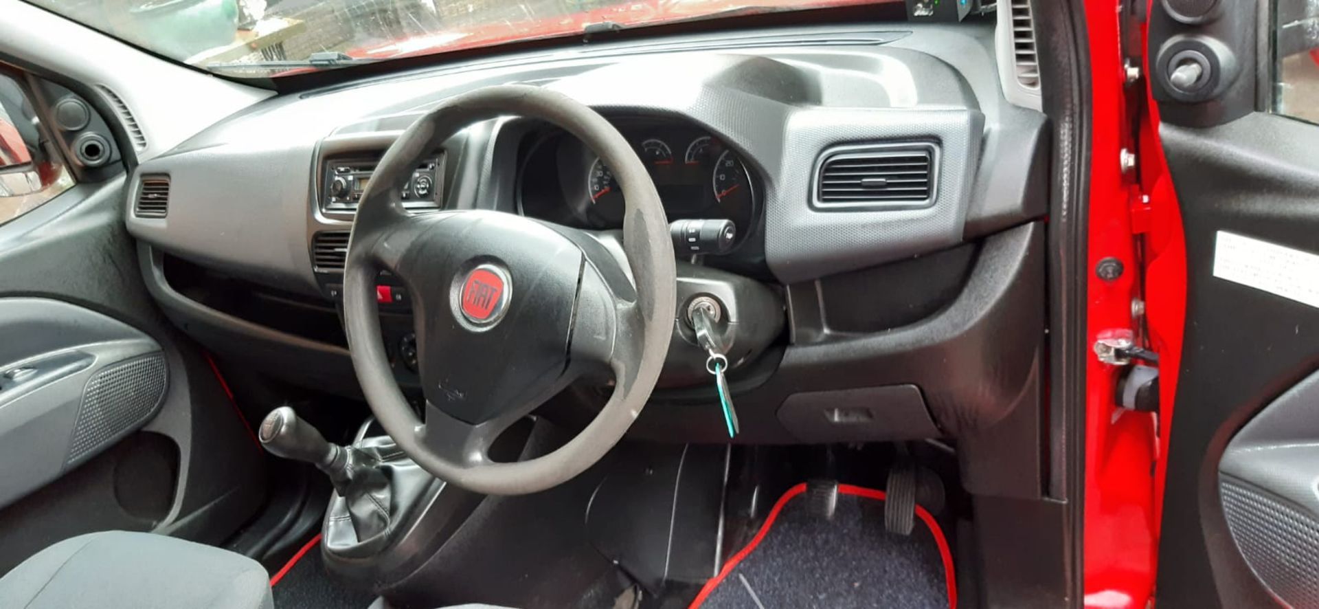 2014/14 REG FIAT DOBLO 16V MULTIJET 1.25 DIESEL RED PANEL VAN, SHOWING 0 FORMER KEEPERS *PLUS VAT* - Image 8 of 12