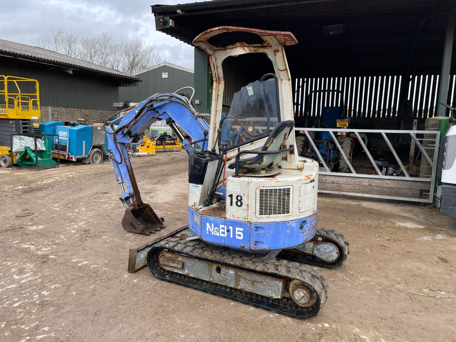 HANNEX H&B15 MINI EXCAVATOR / DIGGER, RUNS, DRIVES AND DIGS, IN USED BUT GOOD CONDITION *PLUS VAT* - Image 5 of 16