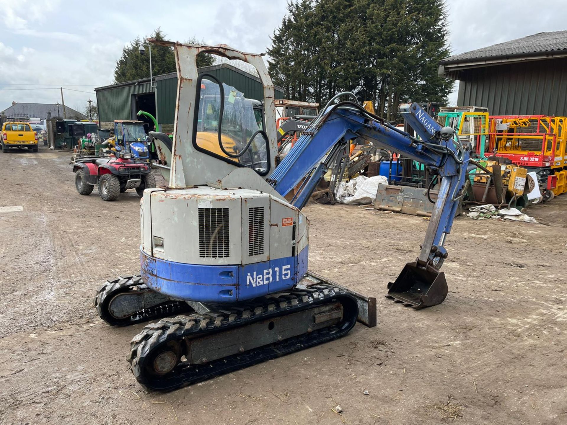 HANNEX H&B15 MINI EXCAVATOR / DIGGER, RUNS, DRIVES AND DIGS, IN USED BUT GOOD CONDITION *PLUS VAT* - Image 11 of 16