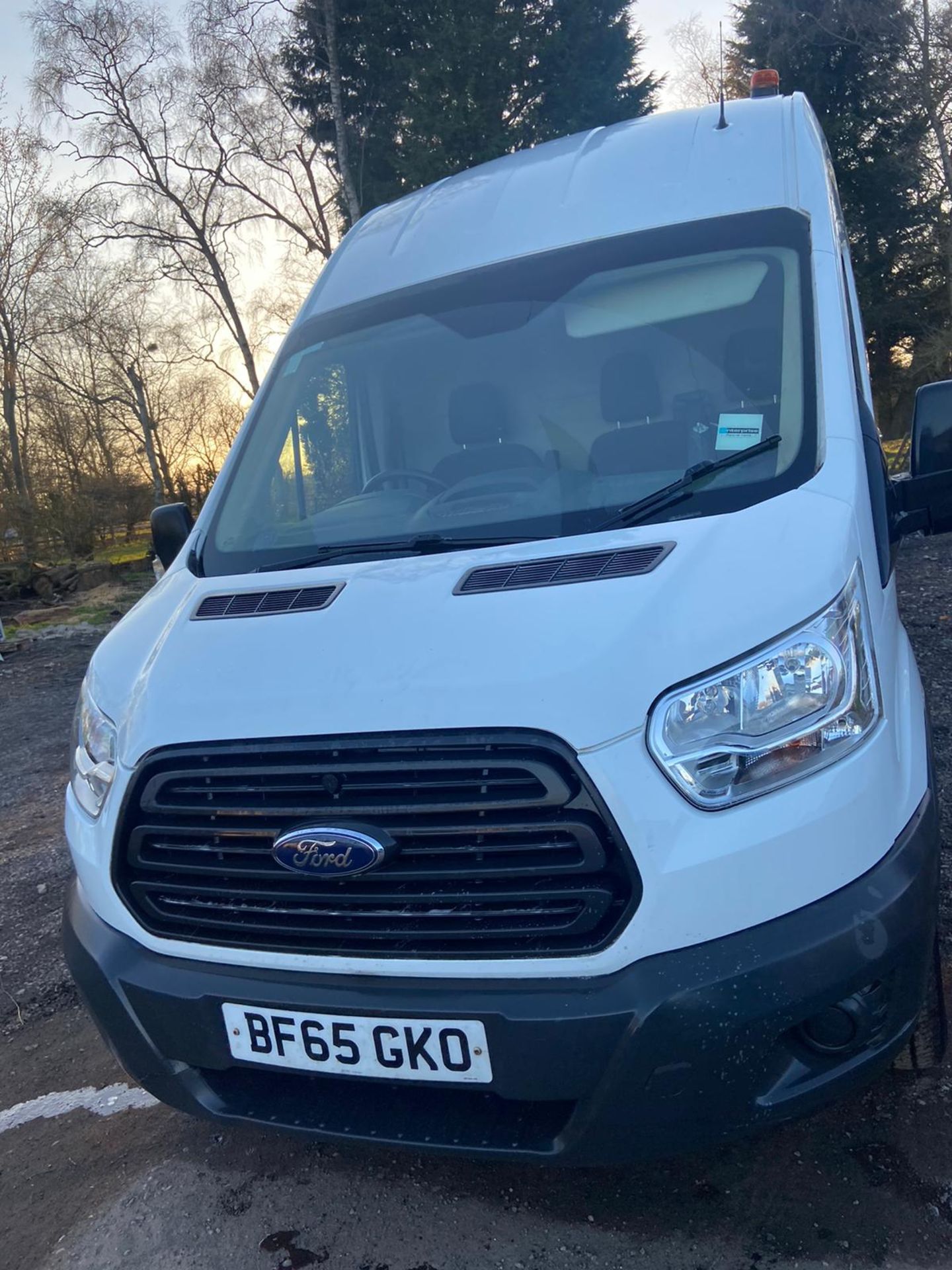 2015/65 REG FORD TRANSIT 350 2.2 DIESEL WHITE PANEL VAN, SHOWING 0 FORMER KEEPERS *PLUS VAT* - Image 2 of 9