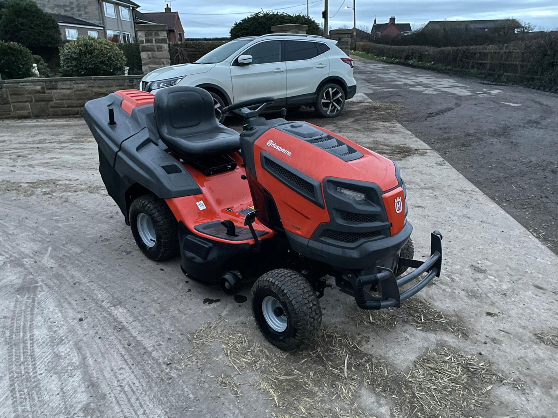 HUSQVARNA TC388 RIDE ON MOWER, RUNS, DRIVES AND CUTS, GREAT CONDITION, KEYLESS - CODE START *NO VAT*