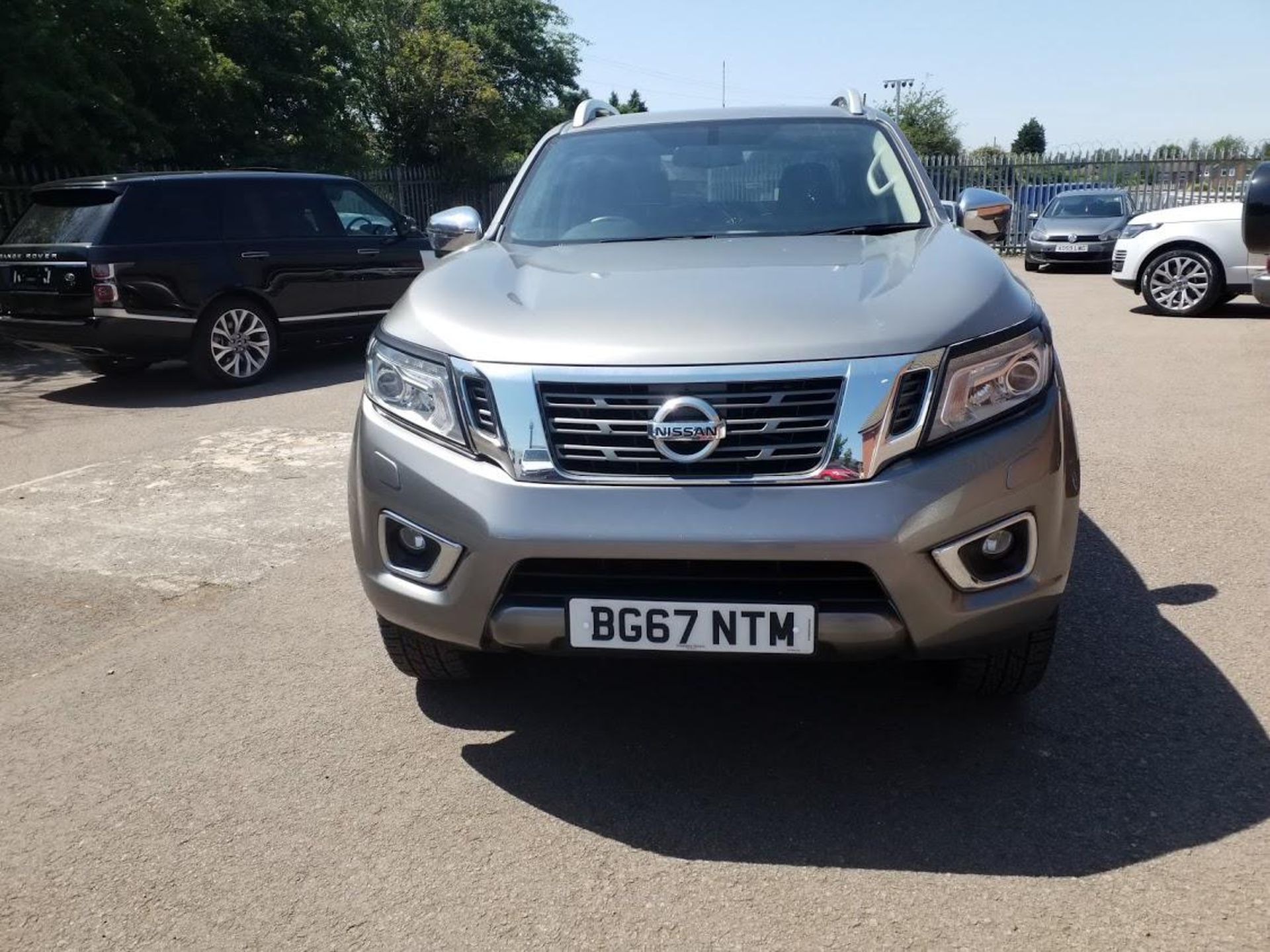 2017/67 REG NISSAN NAVARA TEKNA DCI AUTO 2.3 DIESEL GREY PICK-UP, SHOWING 2 FORMER KEEPERS *PLUS VAT - Image 2 of 9