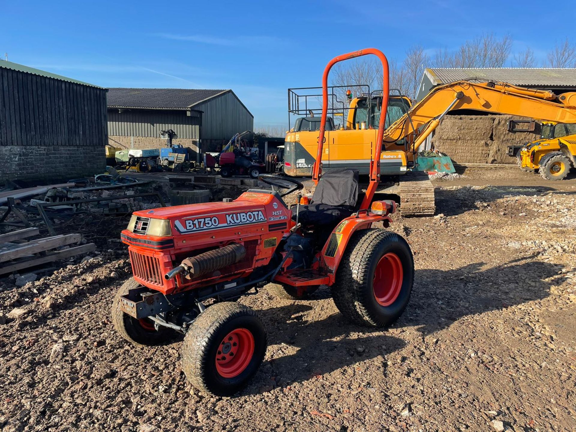 KUBOTA B1750 COMPACT TRACTOR, RUNS AND DRIVES, ROLL BAR, HYDROSTATIC, 20HP, GRASS TYRES *NO VAT* - Image 6 of 7