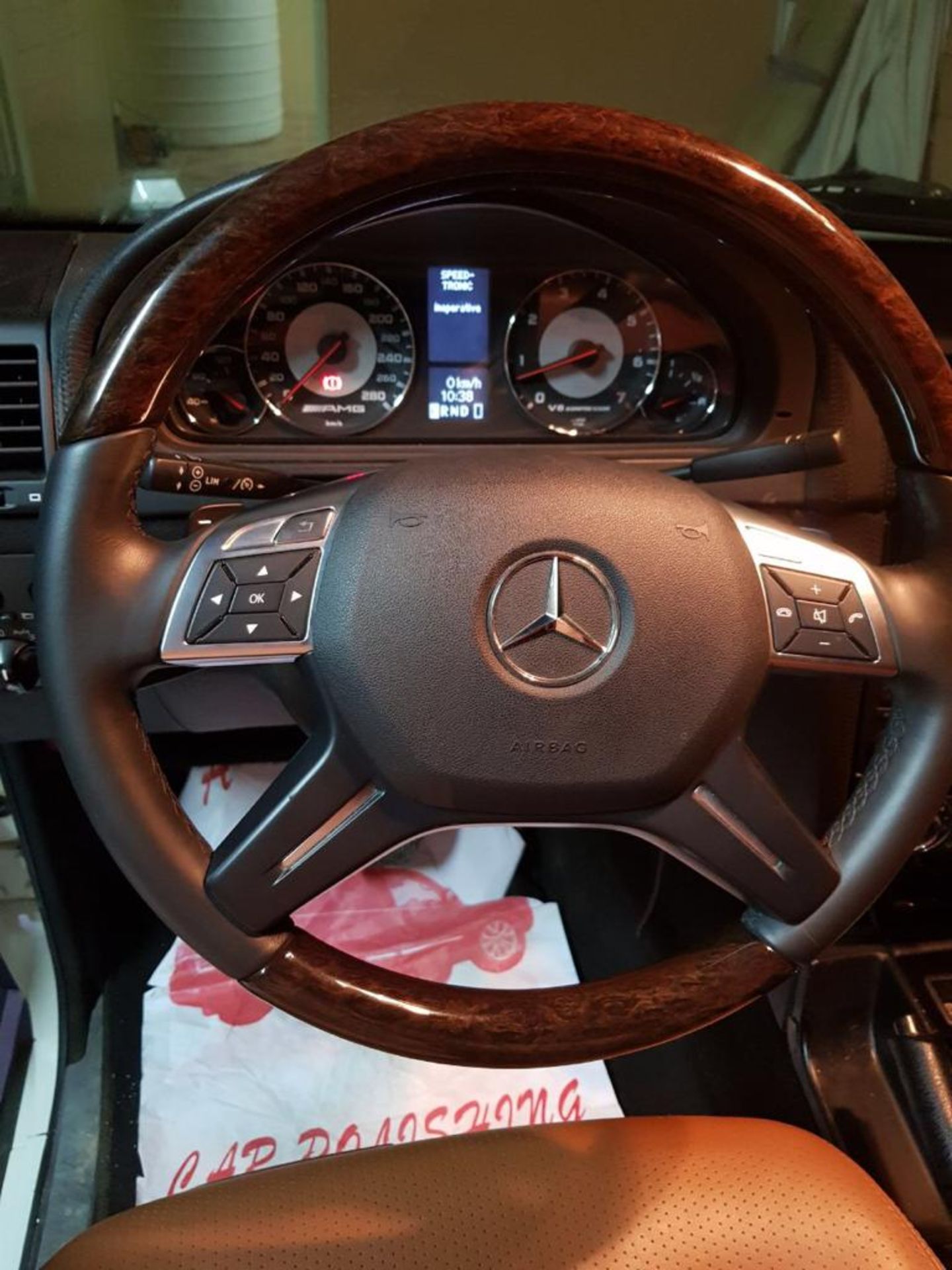 MERCEDES G500 2002 CHANGE ALL 2012 FULL OPTION ORIGINAL PAINT GCC 120,000 KM - Image 3 of 8