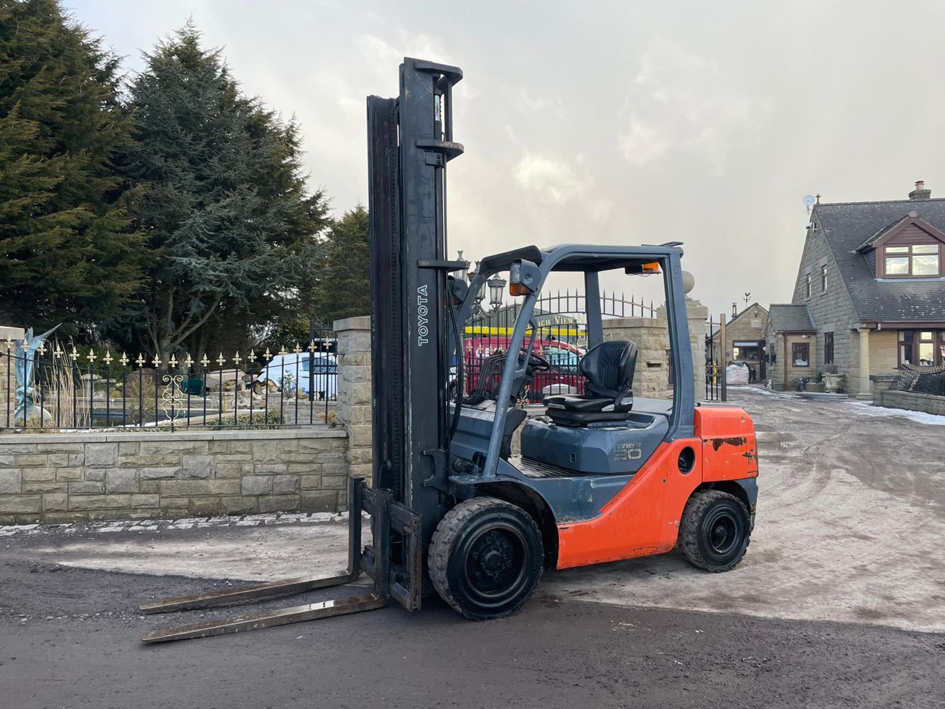 2013 TOYOTA TONERO 30 FORKLIFT, RUNS, DRIVES AND LIFTS, LOW 4720 HOURS, CLEAN MACHINE *PLUS VAT* - Image 2 of 9
