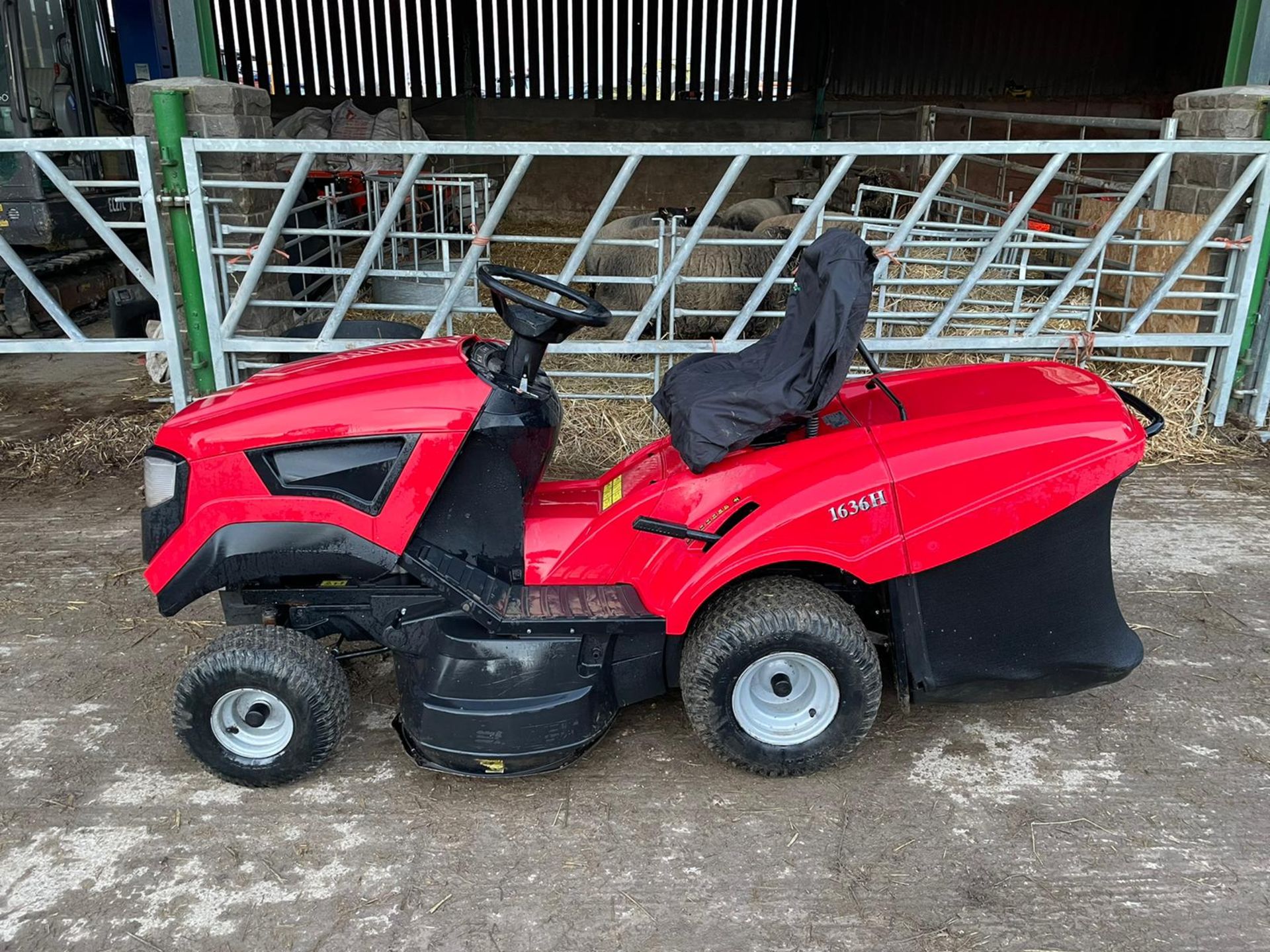 MOUNTFIELD 1636H RIDE ON MOWER, RUNS, DRIVES AND CUTS, IN USED BUT GOOD CONDITION *NO VAT* - Image 3 of 5