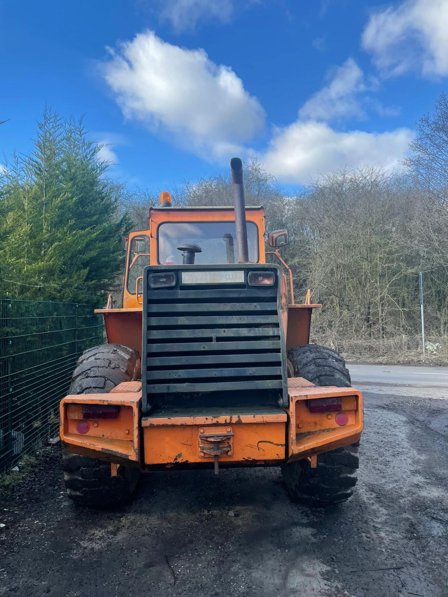 VOLVO BM4400 LOADING SHOVEL, RUNS AND WORKS WELL, GOOD TYRES *PLUS VAT* - Image 5 of 5