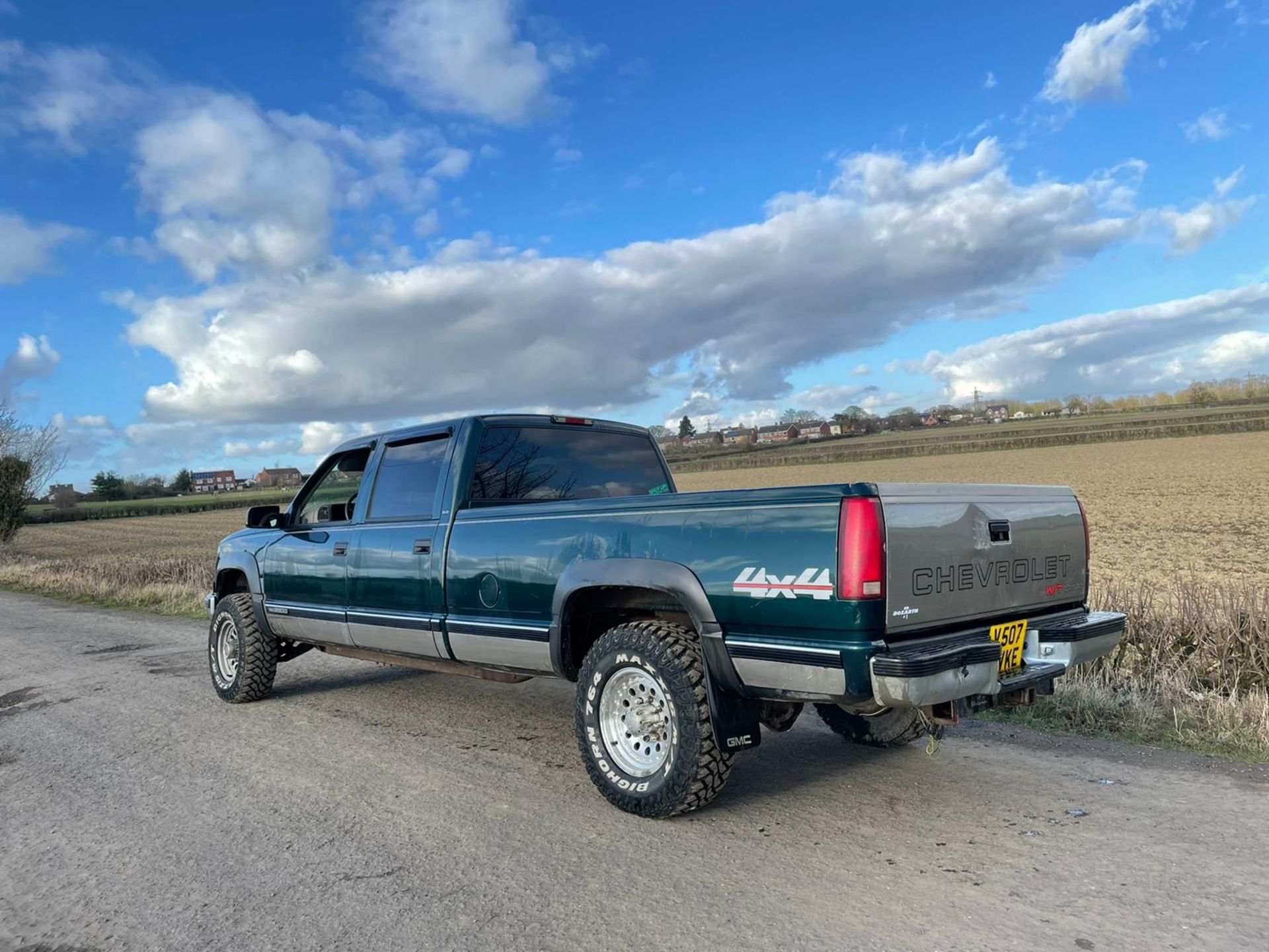 2000/V REG GMC SIERRA K3500 7.4L PETROL GREEN PICK UP LEFT HAND DRIVE, 4 WHEEL DRIVE *NO VAT* - Image 2 of 12