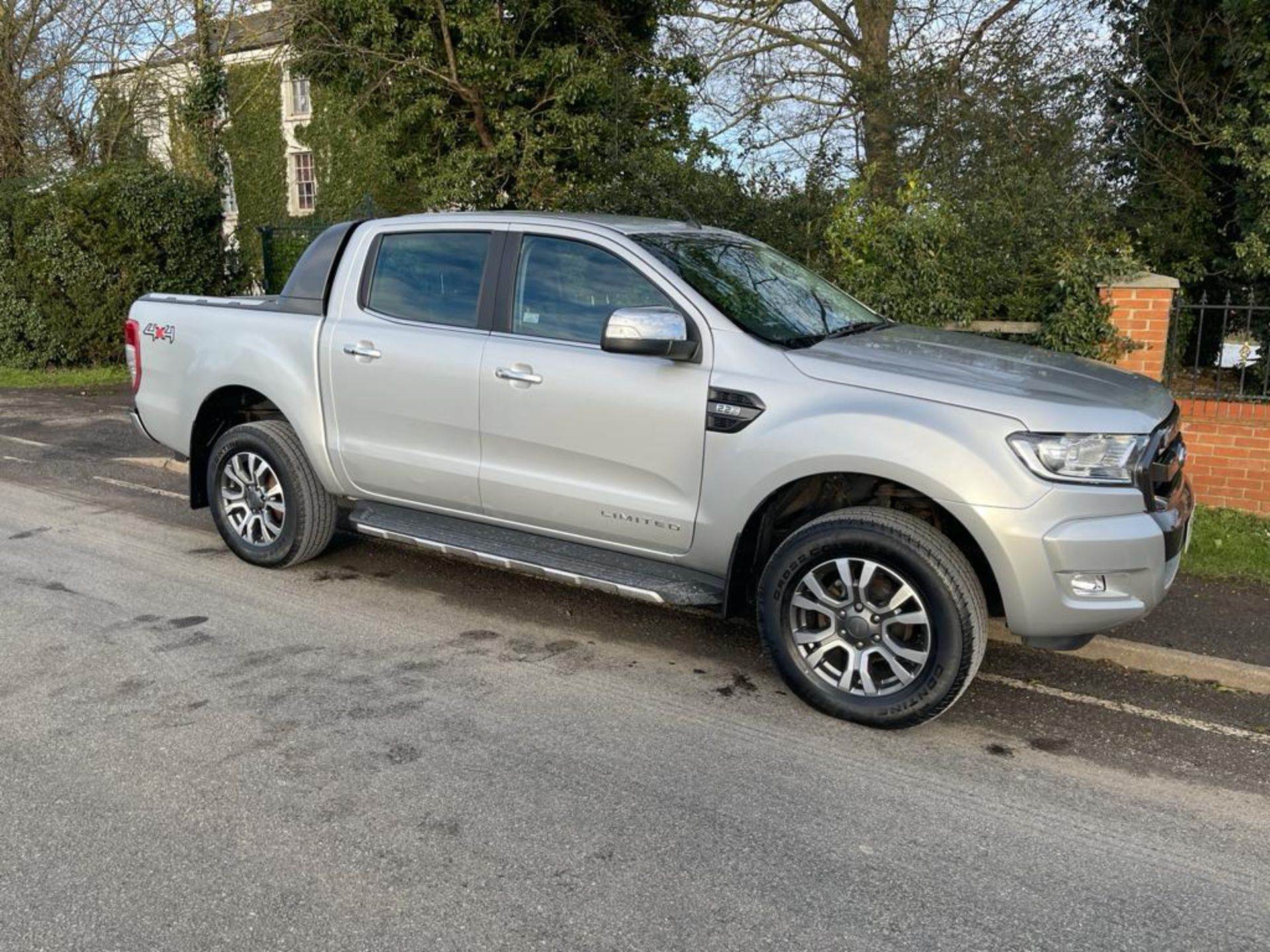 2015 REG FORD RANGER LIMITED 4X4 TDCI 2.2 DIESEL SILVER PICK-UP, SHOWING 3 FORMER KEEPERS *NO VAT