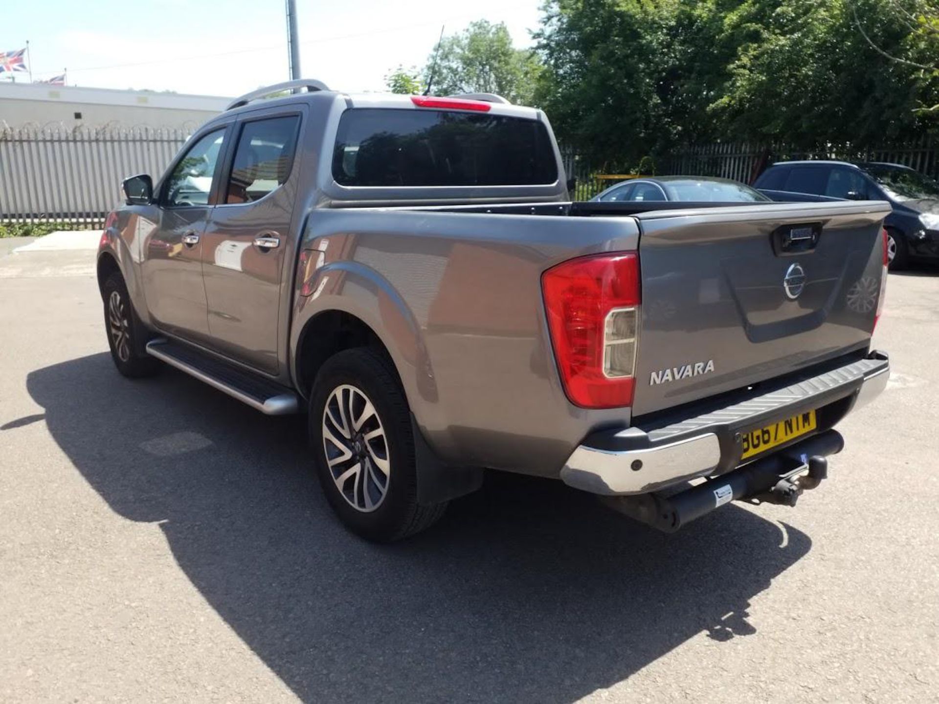 2017/67 REG NISSAN NAVARA TEKNA DCI AUTO 2.3 DIESEL GREY PICK-UP, SHOWING 2 FORMER KEEPERS *PLUS VAT - Image 3 of 9