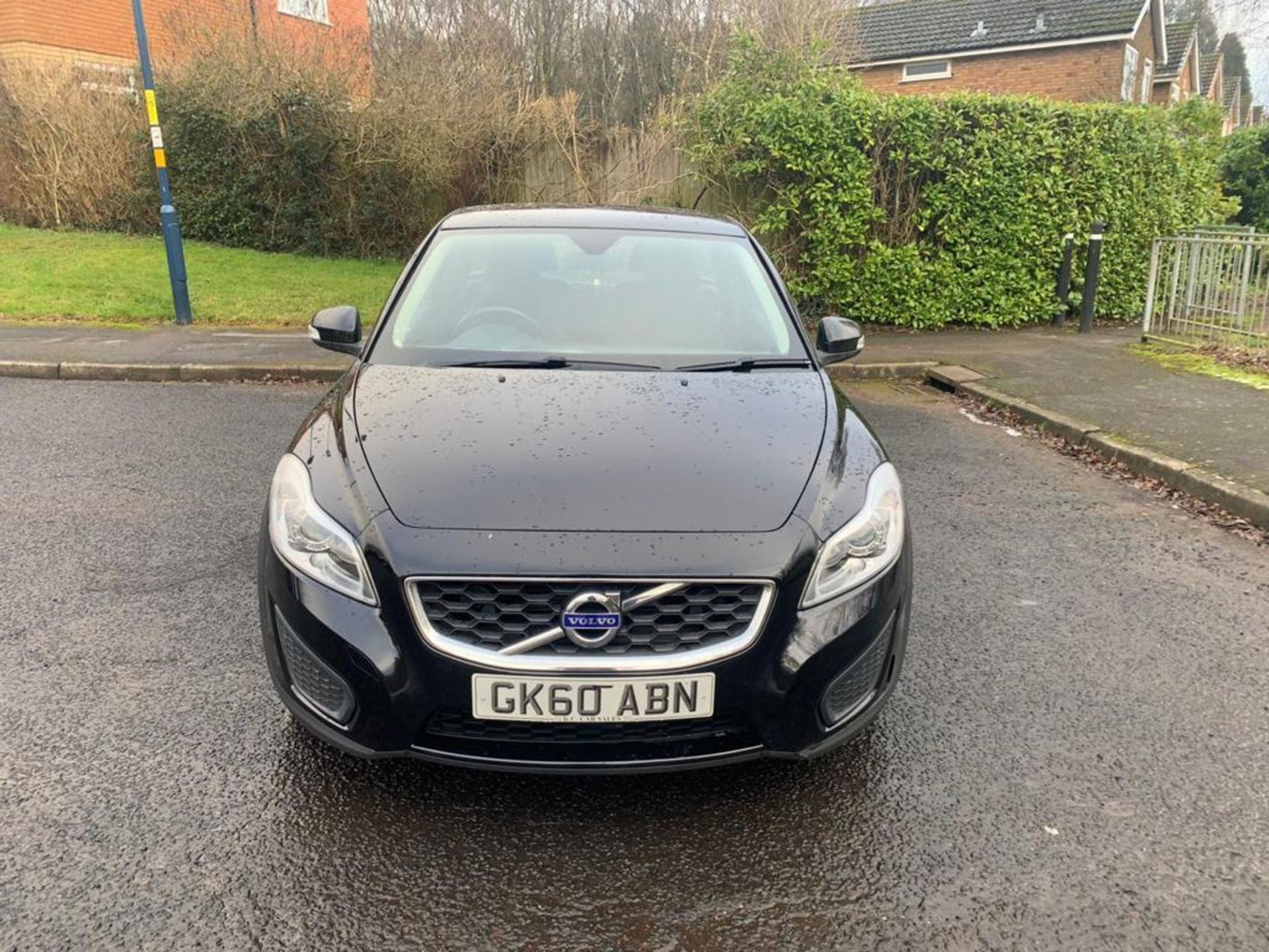 2010/60 REG VOLVO C30 SE 1.6 PETROL BLACK 3 DOOR HATCHBACK, SHOWING 4 FORMER KEEPERS *NO VAT* - Image 4 of 9