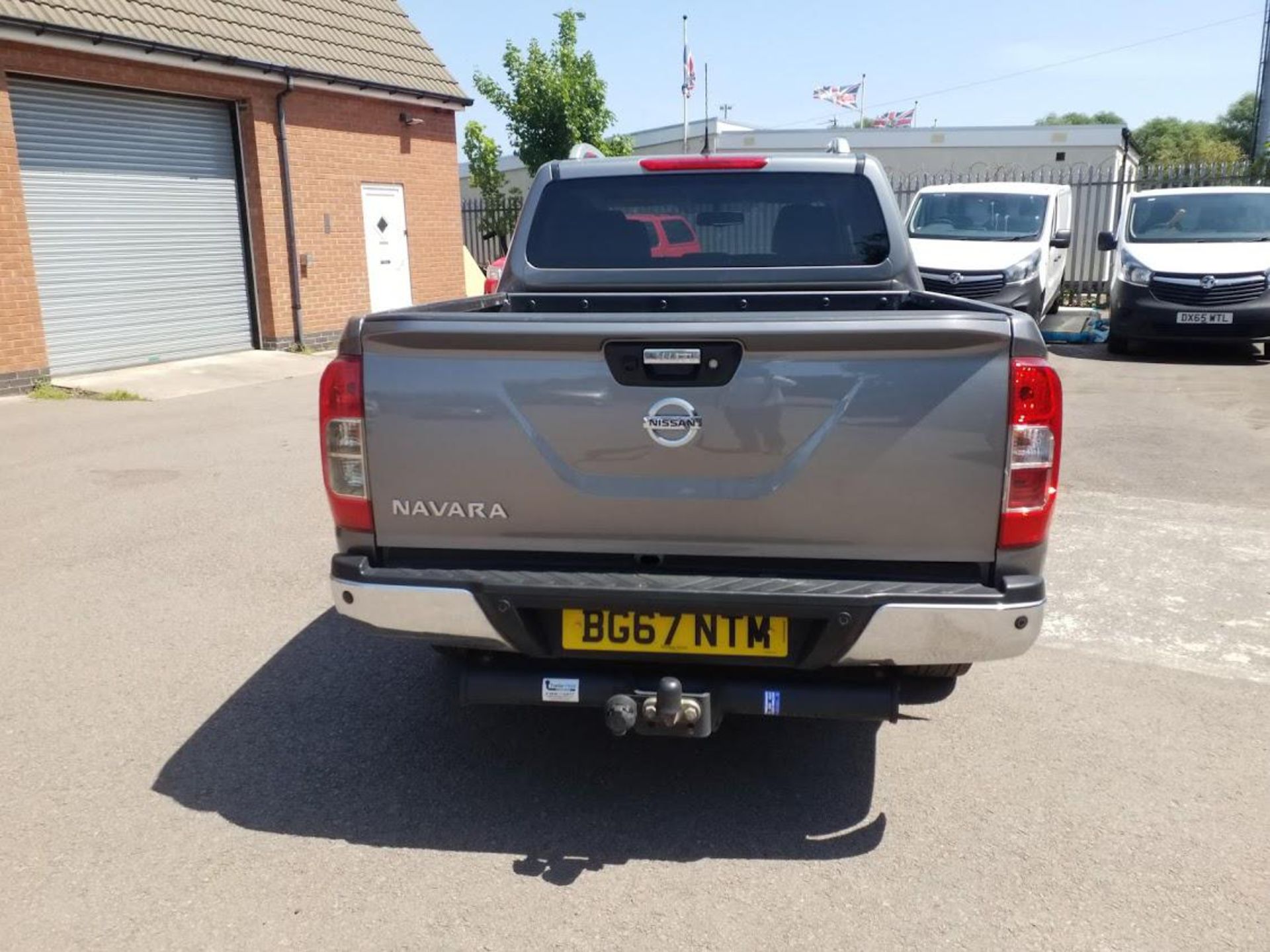 2017/67 REG NISSAN NAVARA TEKNA DCI AUTO 2.3 DIESEL GREY PICK-UP, SHOWING 2 FORMER KEEPERS *PLUS VAT - Image 4 of 9