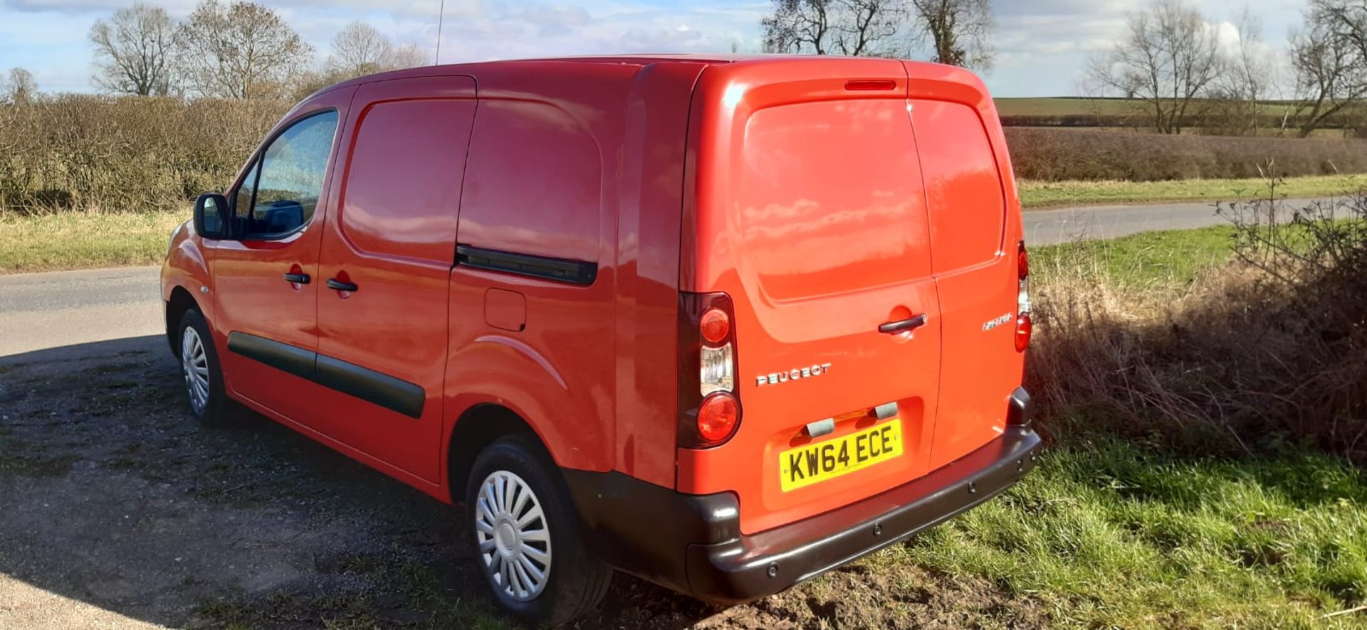 2015/64 REG PEUGEOT PARTNER 750 S L2 HDI 1.6 DIESEL RED PANEL VAN, SHOWING 0 FORMER KEEPERS - Image 5 of 16