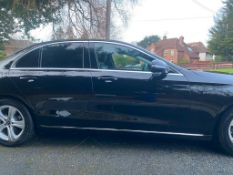 2017/17 REG MERCEDES-BENZ E220 D SE AUTO 2.0 DIESEL BLACK 4 DOOR SALOON, SHOWING 2 FORMER KEEPERS