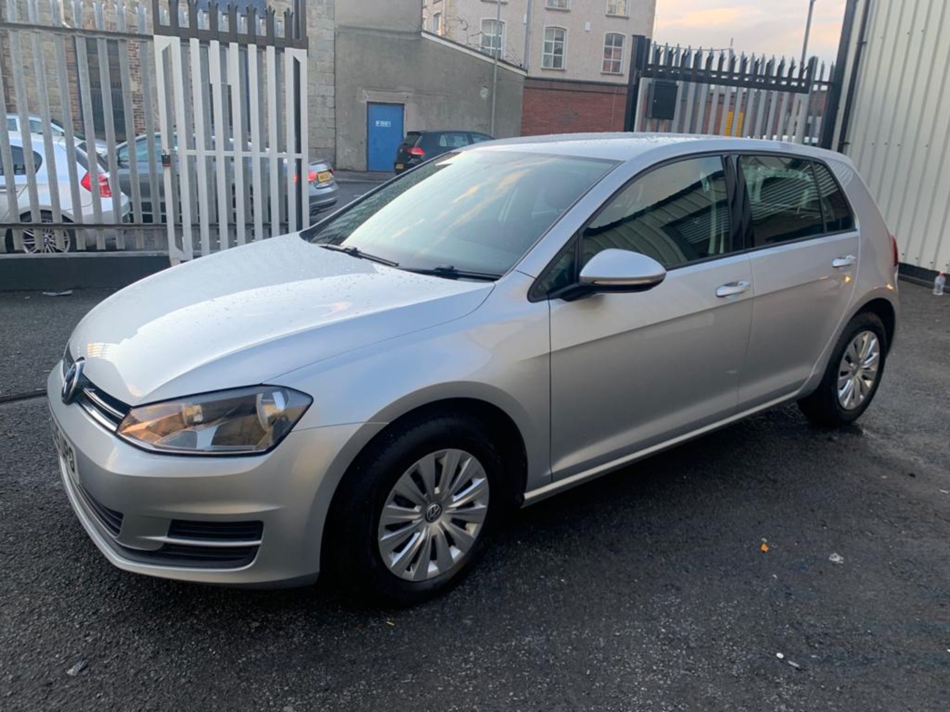 2015/15 REG VOLKSWAGEN GOLF S BLUEMOTION TECH TDI 1.6 DIESEL SILVER 5DR HATCHBACK *NO VAT* - Image 2 of 7