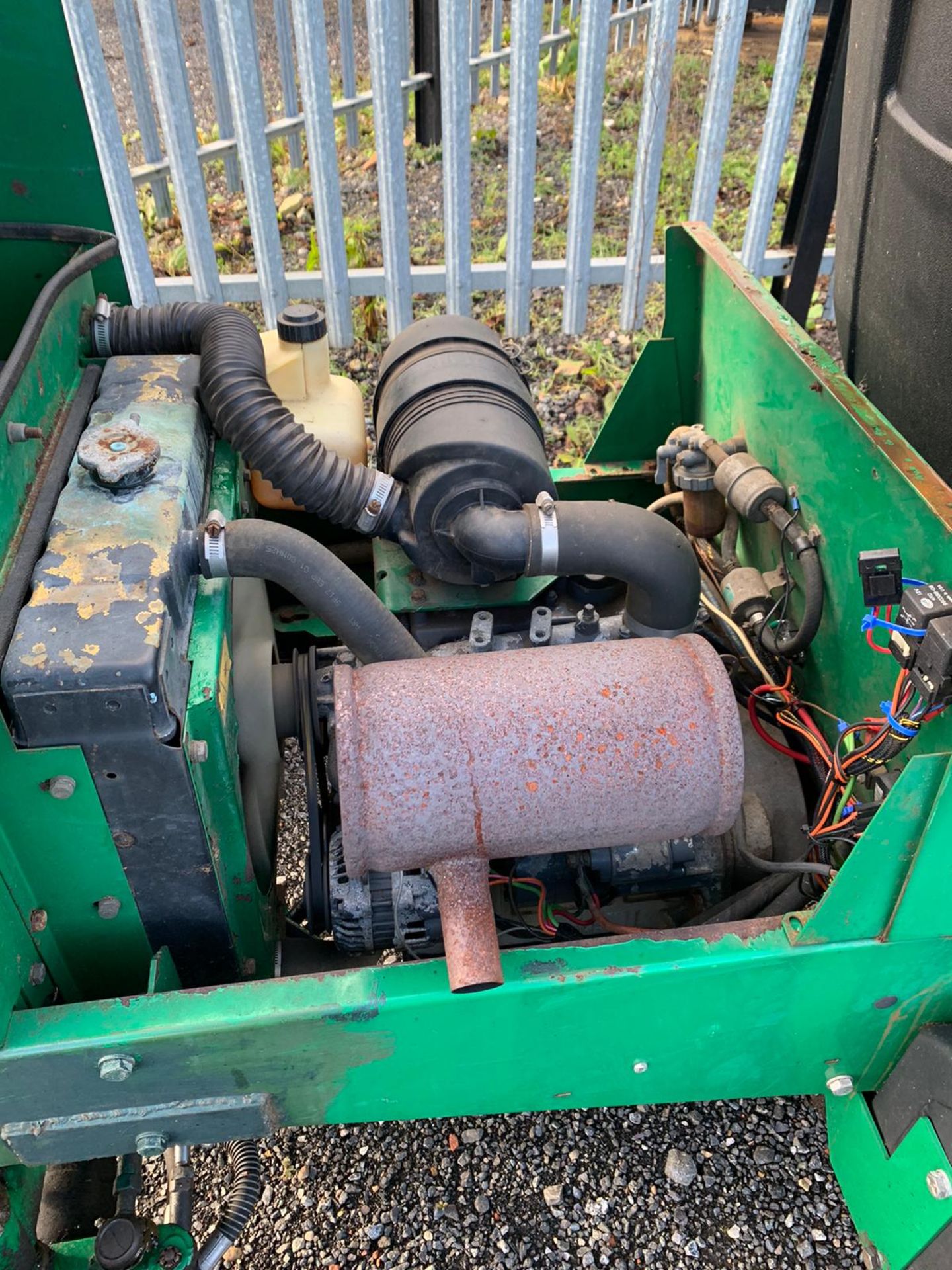 RANSOMES FRONTLINE 728D 4 WHEEL DRIVE DIESEL ROTARY MOWER OUTFRONT DECK 4WD *PLUS VAT* - Image 8 of 10