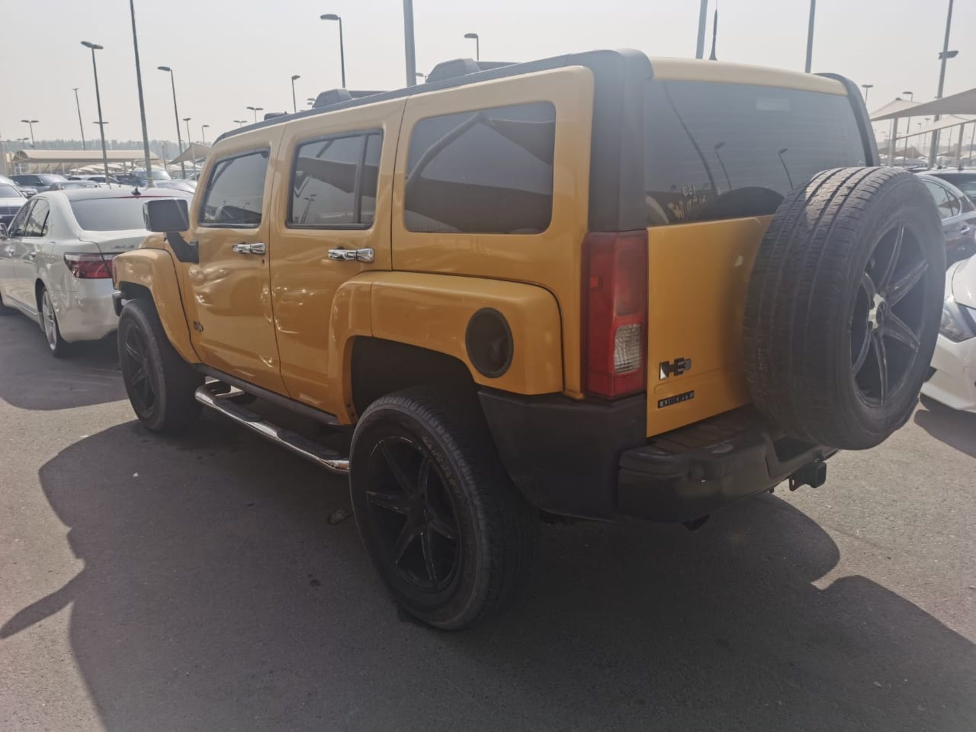 HUMMER H3 90,000 KM YELLOW WITH BLACK, UPGRADED WHEELS AND SUSPENSION, IN UK MID FEB, YEAR 2006 - Image 2 of 4