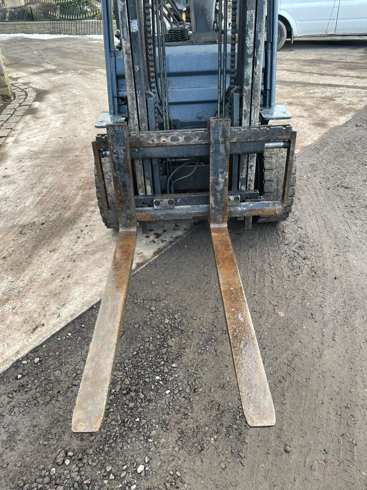 2013 TOYOTA TONERO 30 FORKLIFT, RUNS, DRIVES AND LIFTS, LOW 4720 HOURS, CLEAN MACHINE *PLUS VAT* - Image 4 of 9