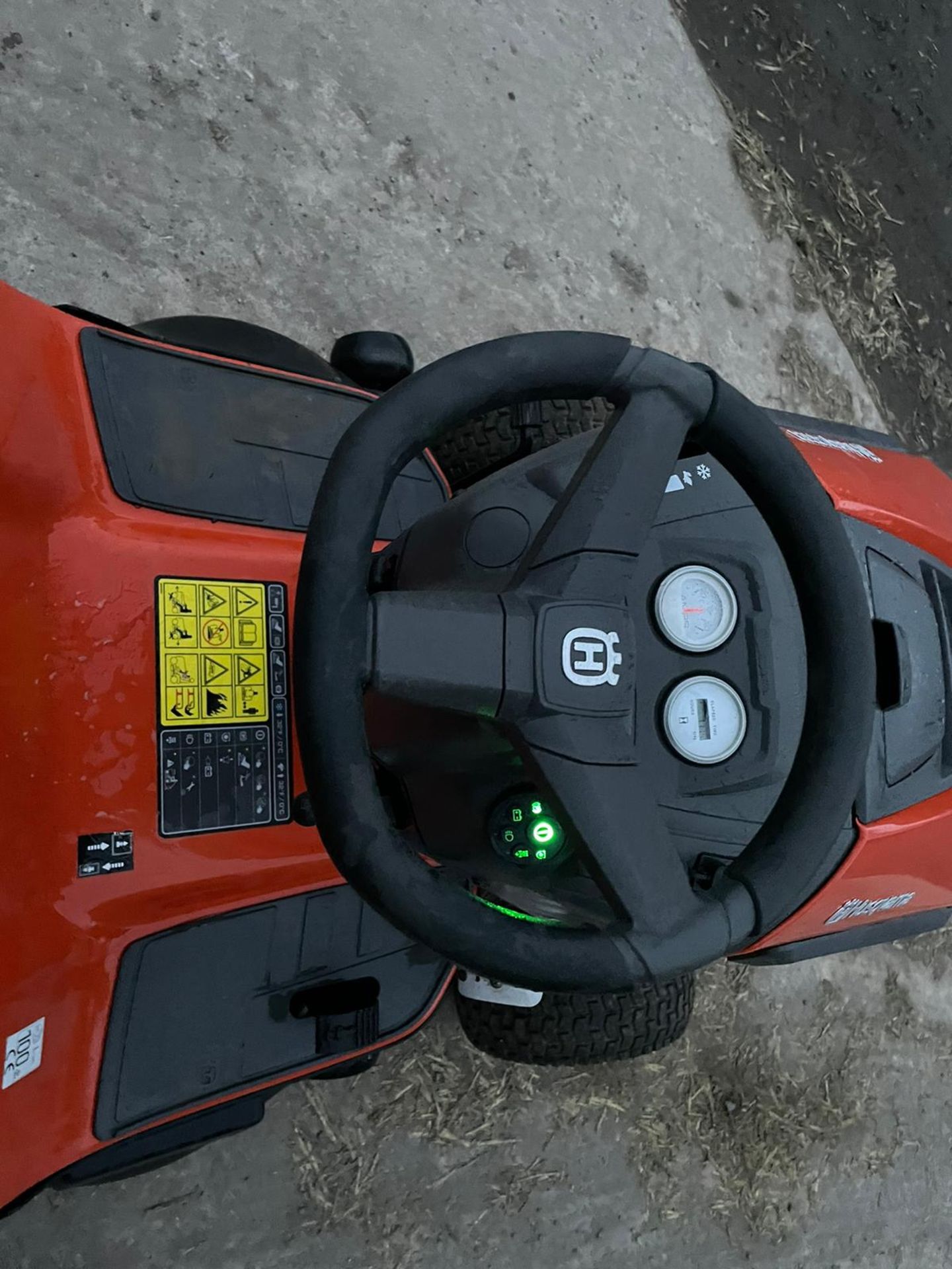 HUSQVARNA TC388 RIDE ON MOWER, RUNS, DRIVES AND CUTS, GREAT CONDITION, KEYLESS - CODE START *NO VAT* - Image 7 of 9