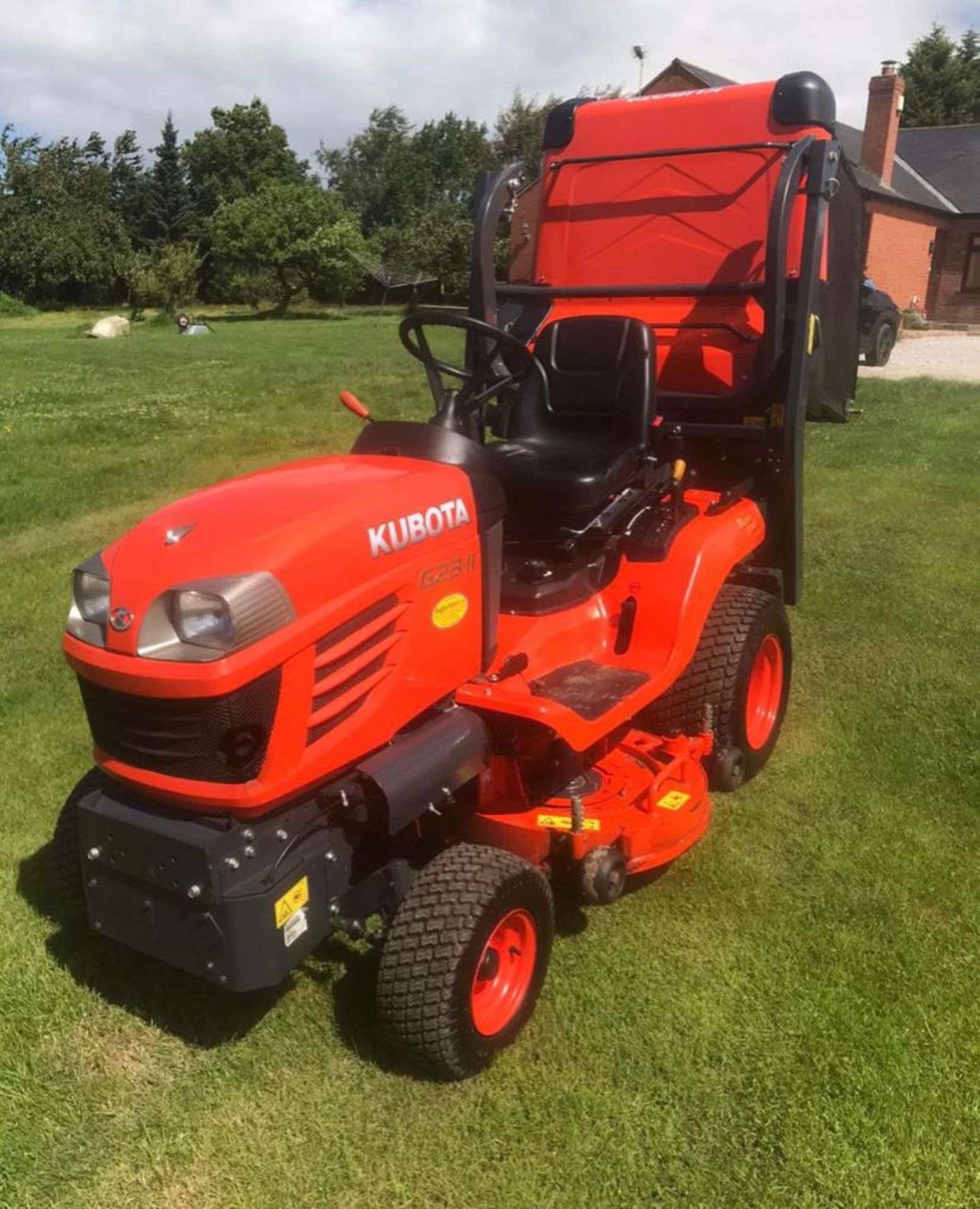 2015 KUBOTA G23-II RIDE ON MOWER, RUNS, DRIVES AND CUTS, EX DEMO CONDITION, LOW 200 HOURS *PLUS VAT* - Image 2 of 5