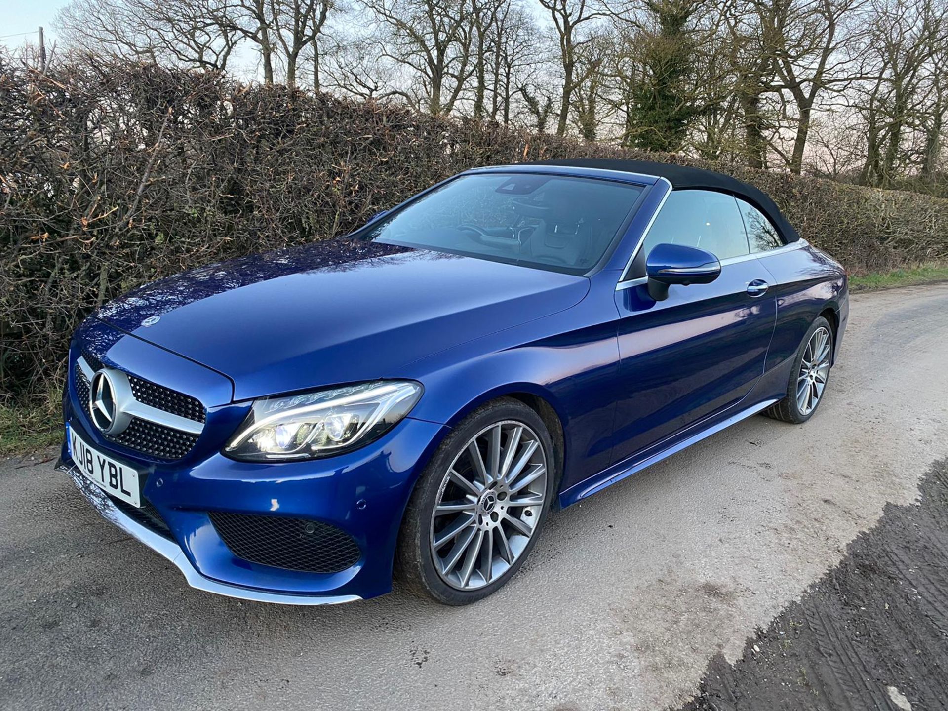 2018/18 REG MERCEDES-BENZ C220 AMG LINE PREMIUM + 2.2 DIESEL AUTOMATIC CONVERTIBLE BLUE *NO VAT* - Image 4 of 17