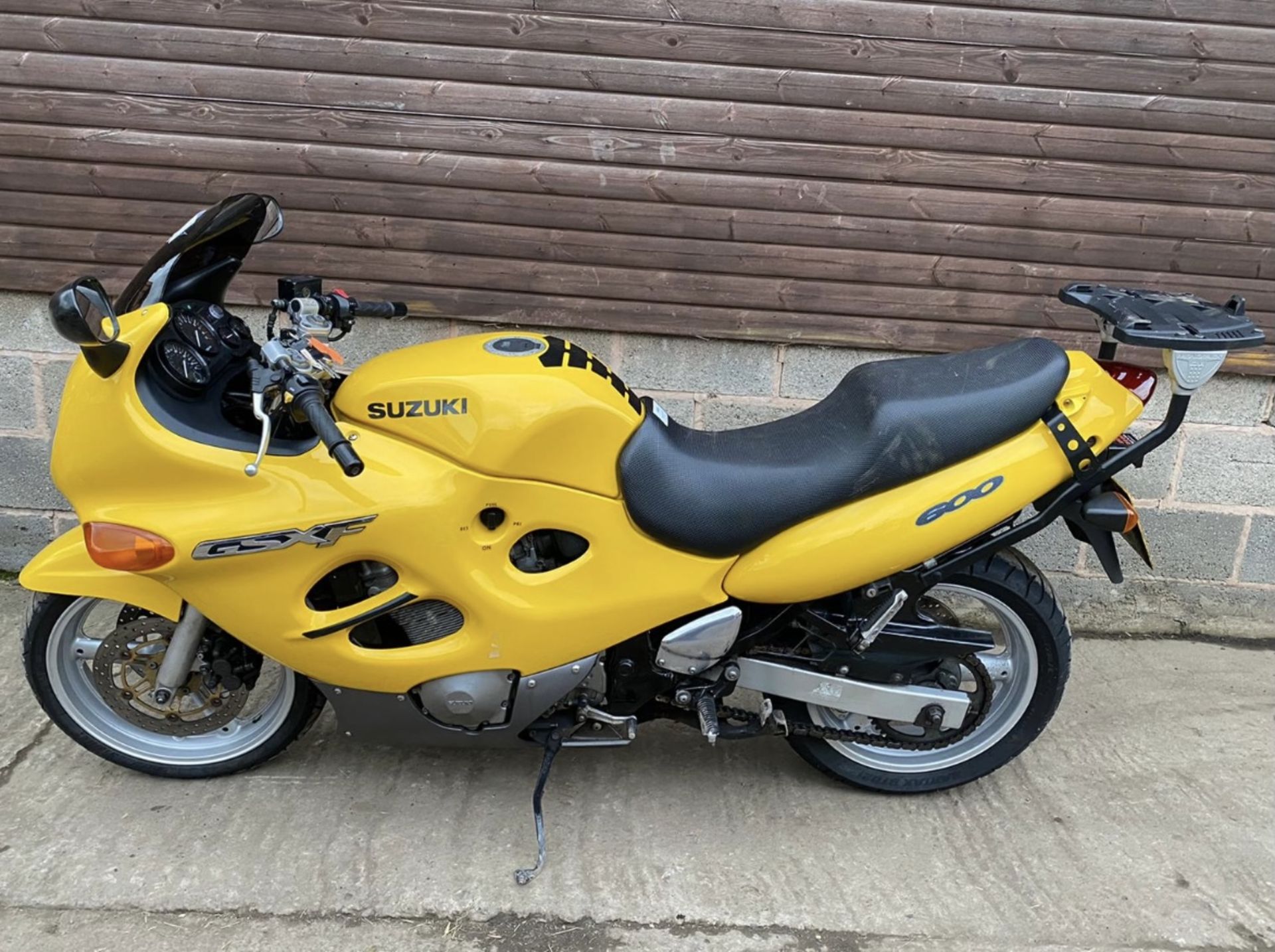 1999 SUZUKI GSX600 FX MOTORCYCLE, VERY NICE TIDY EXAMPLE, MILEAGE: 25367, PETROL, MOT: 18/01/21 - Image 2 of 6