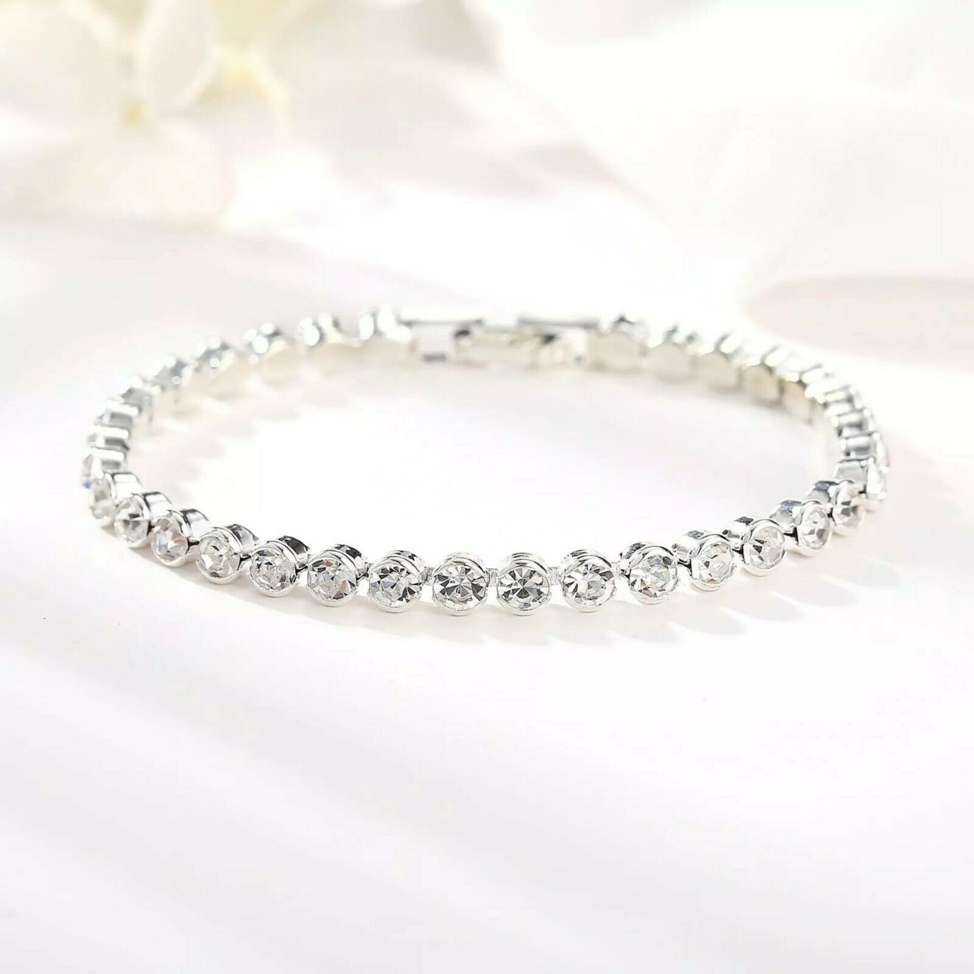 SWAROVSKI CRYSTAL ELEMENT WOMENS BRACELET BANGLE SILVER *NO VAT* - Image 2 of 2