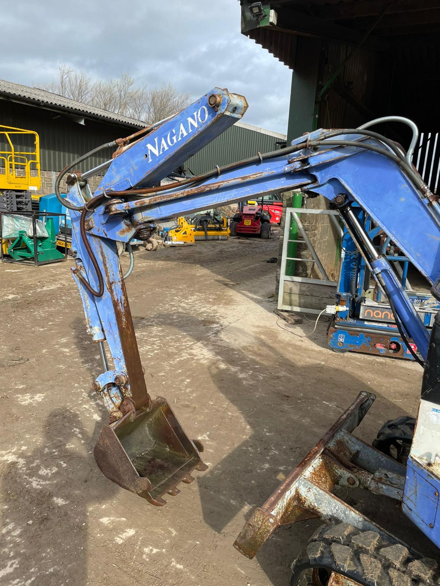 HANNEX H&B15 MINI EXCAVATOR / DIGGER, RUNS, DRIVES AND DIGS, IN USED BUT GOOD CONDITION *PLUS VAT* - Image 3 of 16