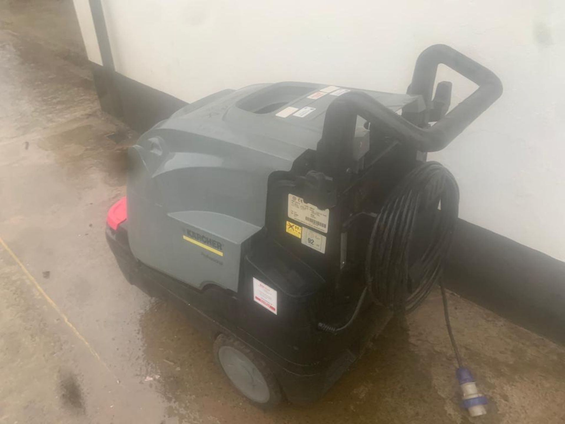 KARCHER HOT AND COLD DIESEL WASHER 2016, DELIVERY ANYWHERE UK £150 *PLUS VAT* - Image 2 of 6