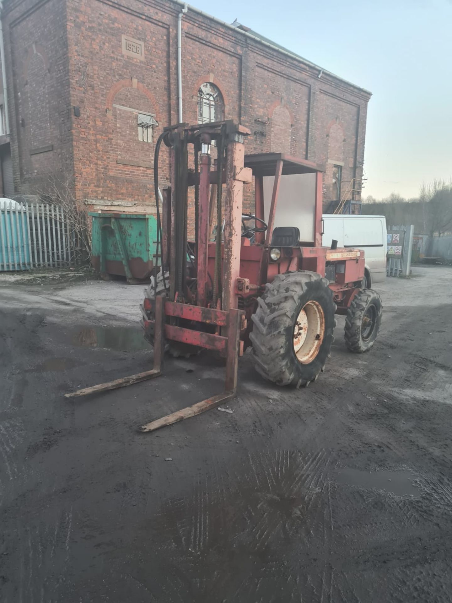 INTERNATIONAL FORKLIFT TRUCK - RUNS DRIVES LIFTS *NO VAT ..NO RESERVE - Image 7 of 7