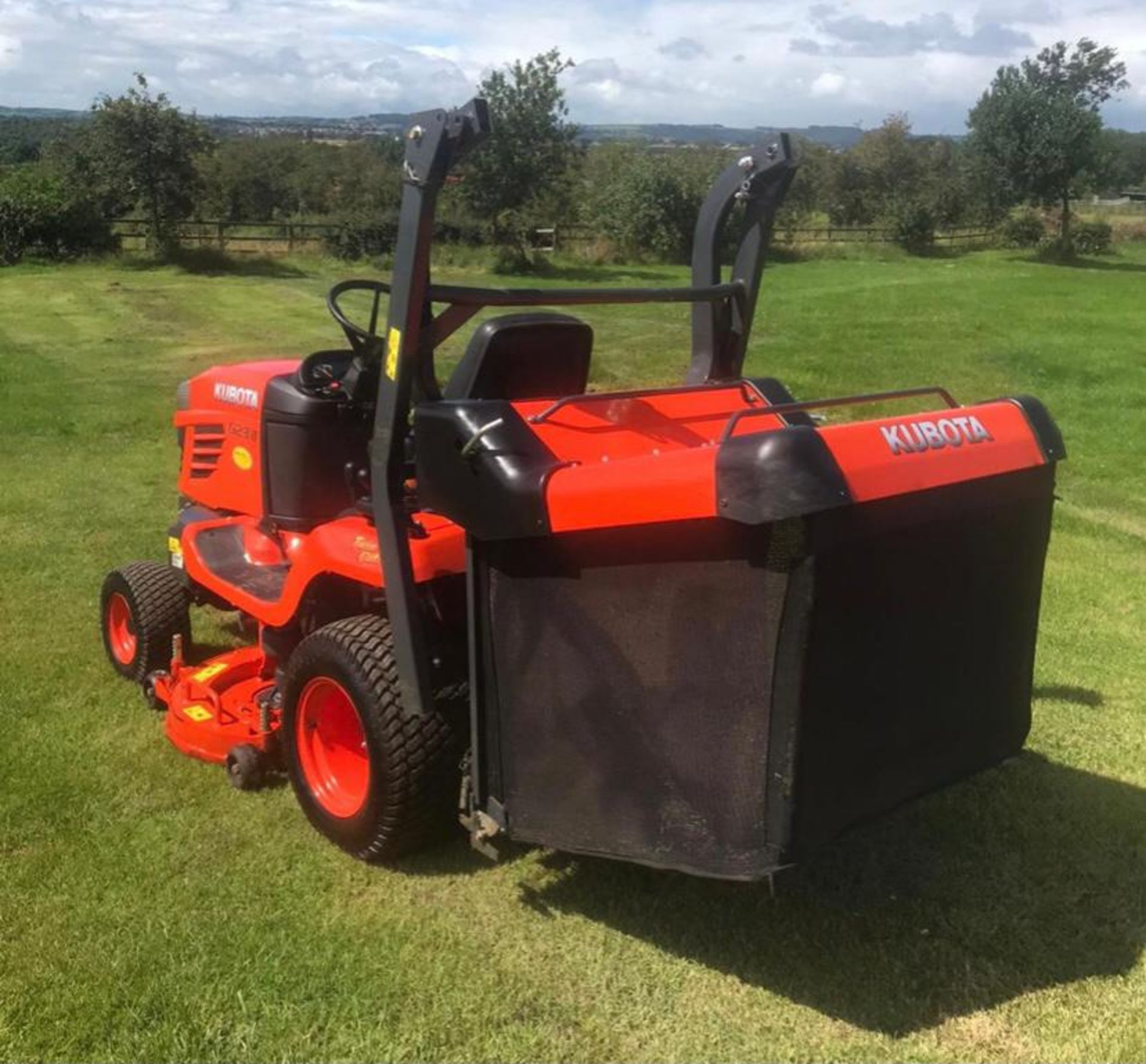 2015 KUBOTA G23-II RIDE ON MOWER, RUNS, DRIVES AND CUTS, EX DEMO CONDITION, LOW 200 HOURS *PLUS VAT* - Image 4 of 5