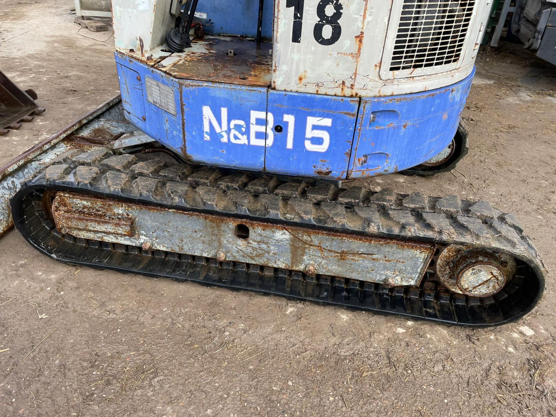 HANNEX H&B15 MINI EXCAVATOR / DIGGER, RUNS, DRIVES AND DIGS, IN USED BUT GOOD CONDITION *PLUS VAT* - Image 14 of 16