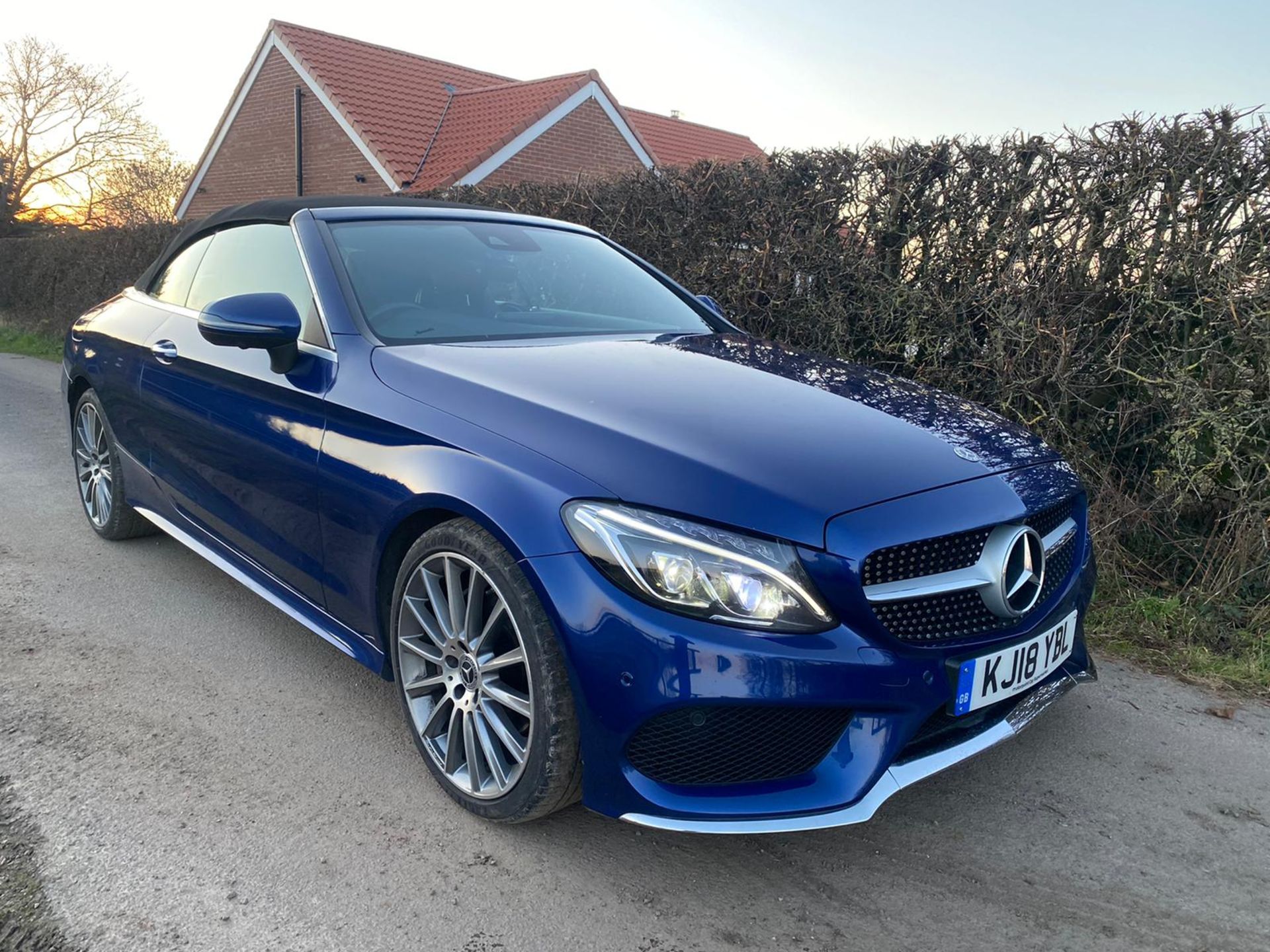 2018/18 REG MERCEDES-BENZ C220 AMG LINE PREMIUM + 2.2 DIESEL AUTOMATIC CONVERTIBLE BLUE *NO VAT* - Image 2 of 17